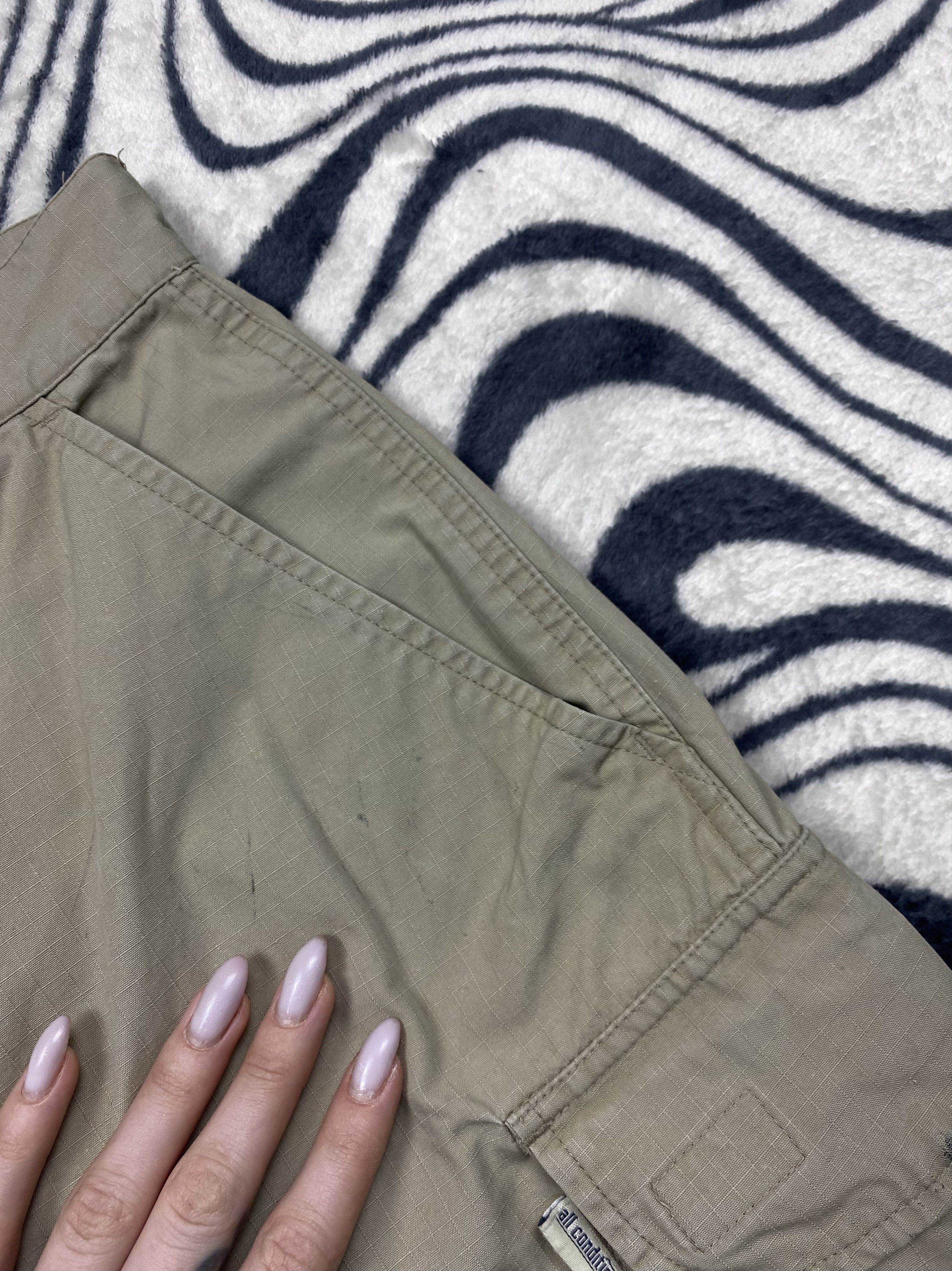 Nike ACG Nike ACG Vintage Mens Cargo Shorts Y2K Size US 32 / EU 48 - 4 Thumbnail