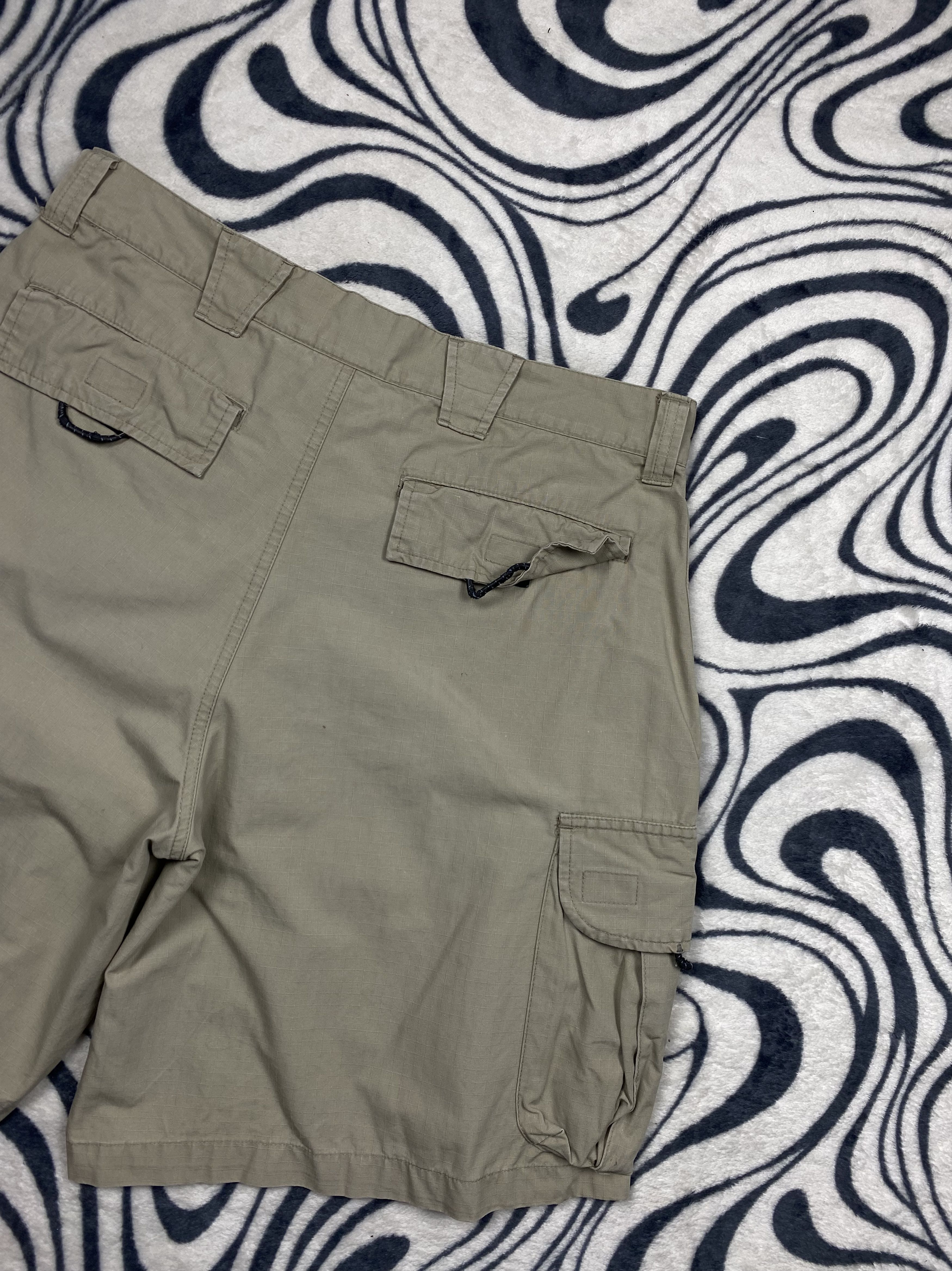 Nike ACG Nike ACG Vintage Mens Cargo Shorts Y2K Size US 32 / EU 48 - 8 Thumbnail