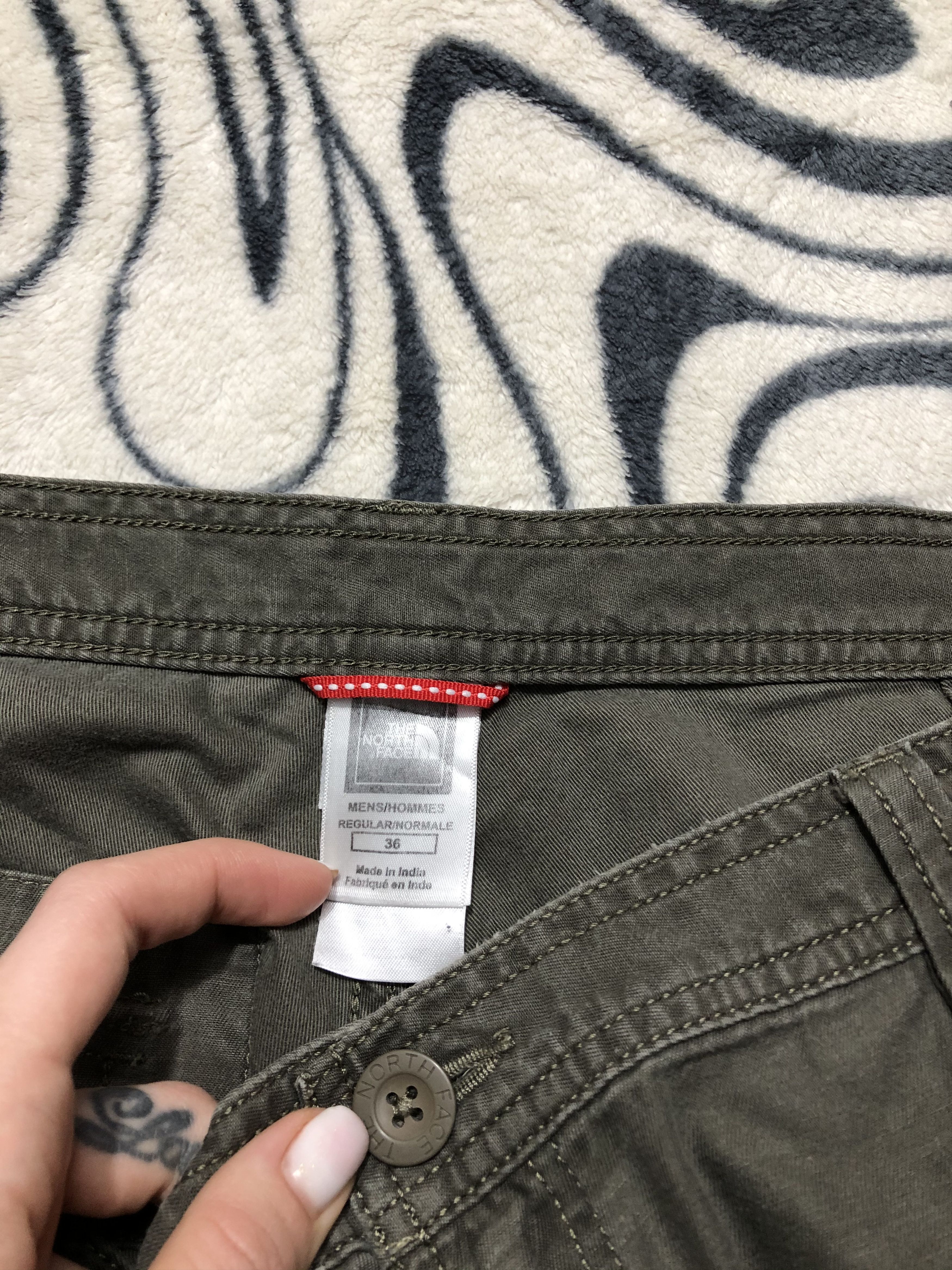 The North Face × Vintage The North Face Vintage Mens Cargo Shorts Size US 36 / EU 52 - 4 Thumbnail