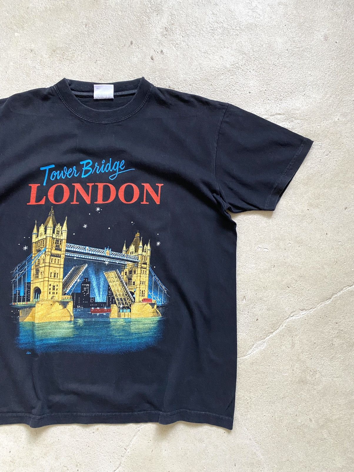 Vintage Vintage 1990’s Tower Bridge London Art T Shirt Size US M / EU 48-50 / 2 - 3 Thumbnail