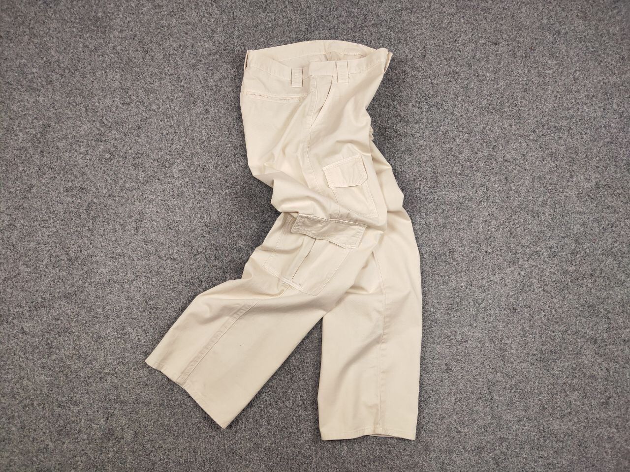 Japanese Brand Vintage 90's Japanese Baggy Beige Multi Pocket Cargo Pants Size US 31 - 16 Thumbnail