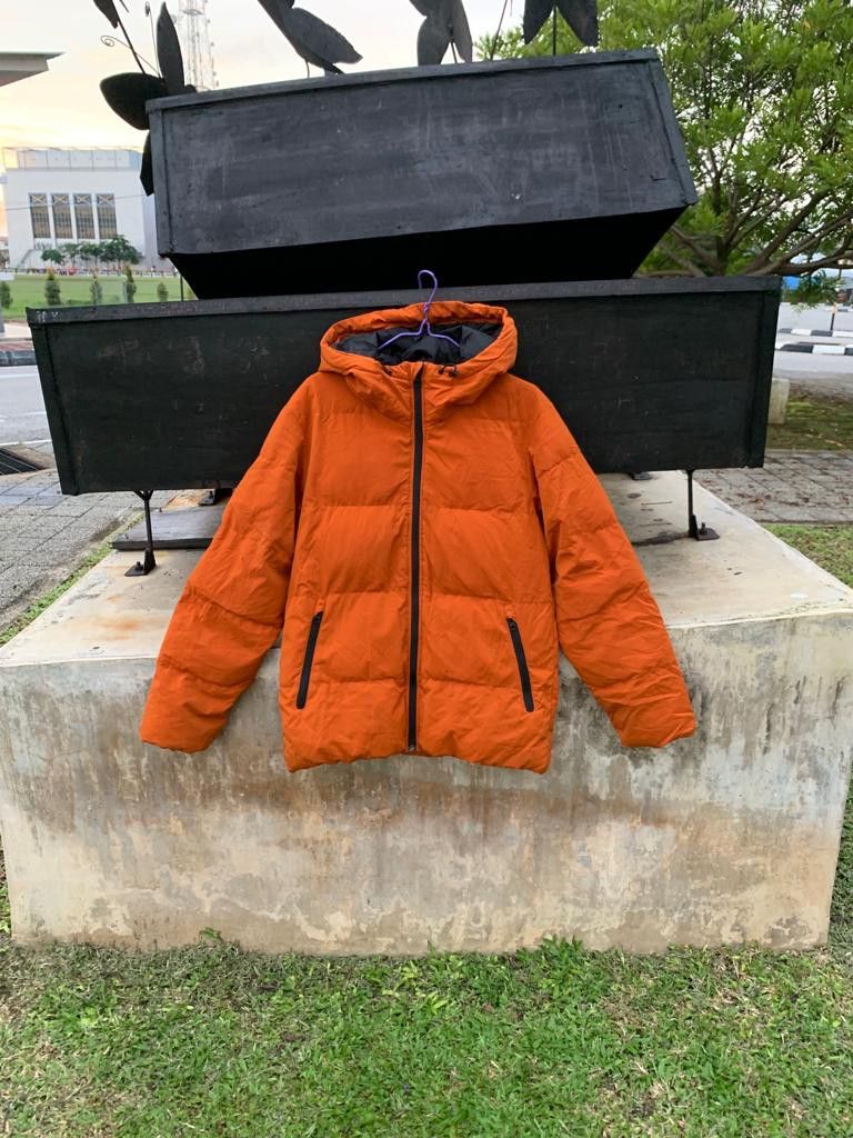 Image of Gu Jacket Puffer Style in Orange, Men's (Size Small)