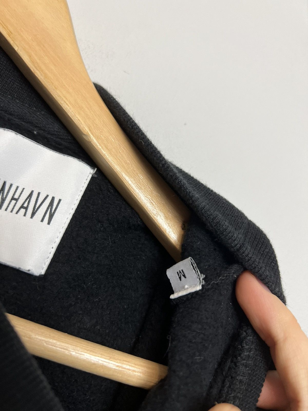 Han Kjobenhavn Rare Han Kjobenhavn Logo Black Hoodie Hype Streetwear Medium Size US M / EU 48-50 / 2 - 4 Thumbnail
