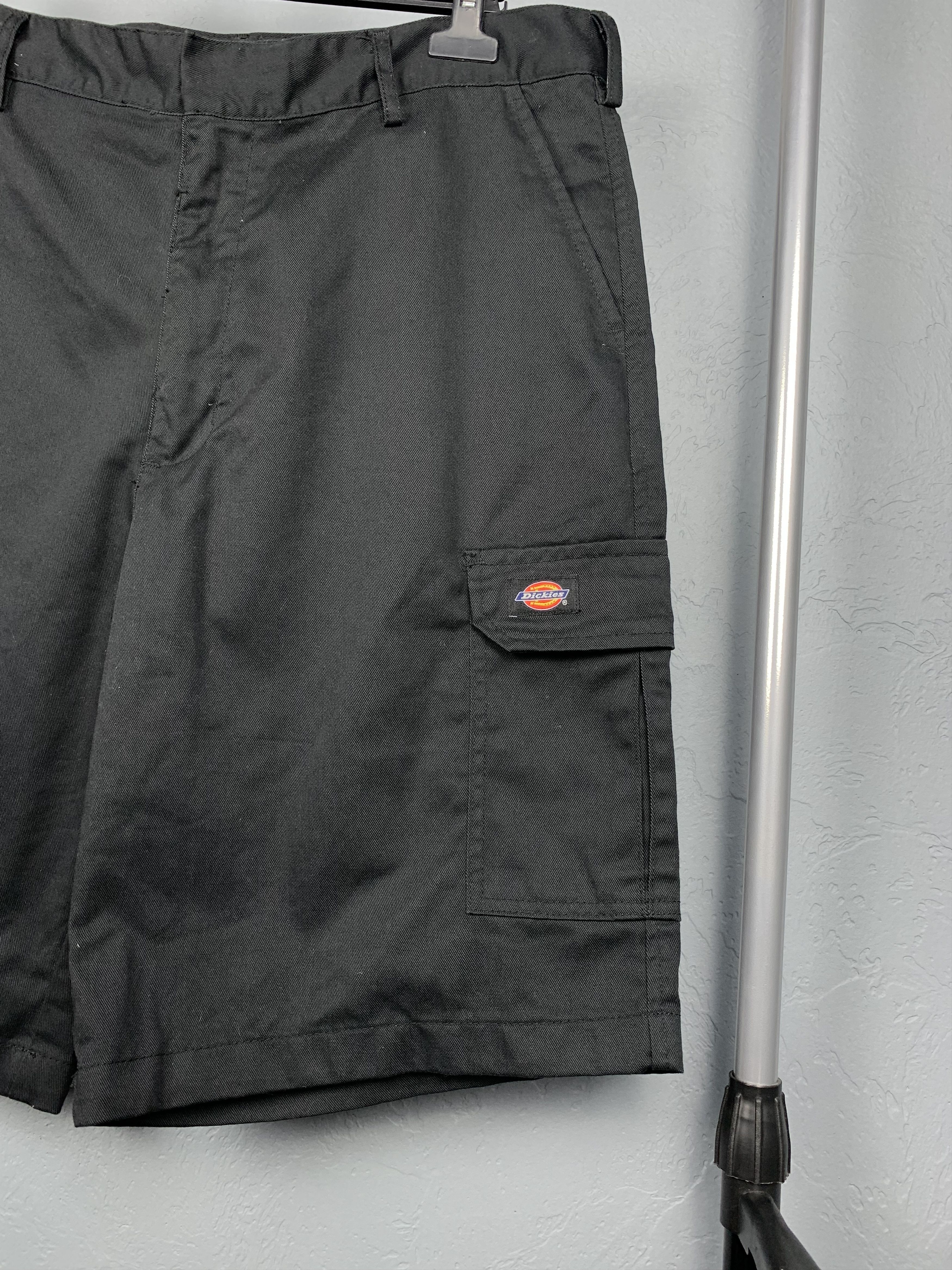 Dickies Dickies Vintage Mens Cargo Shorts Size US 38 / EU 54 - 2 Thumbnail