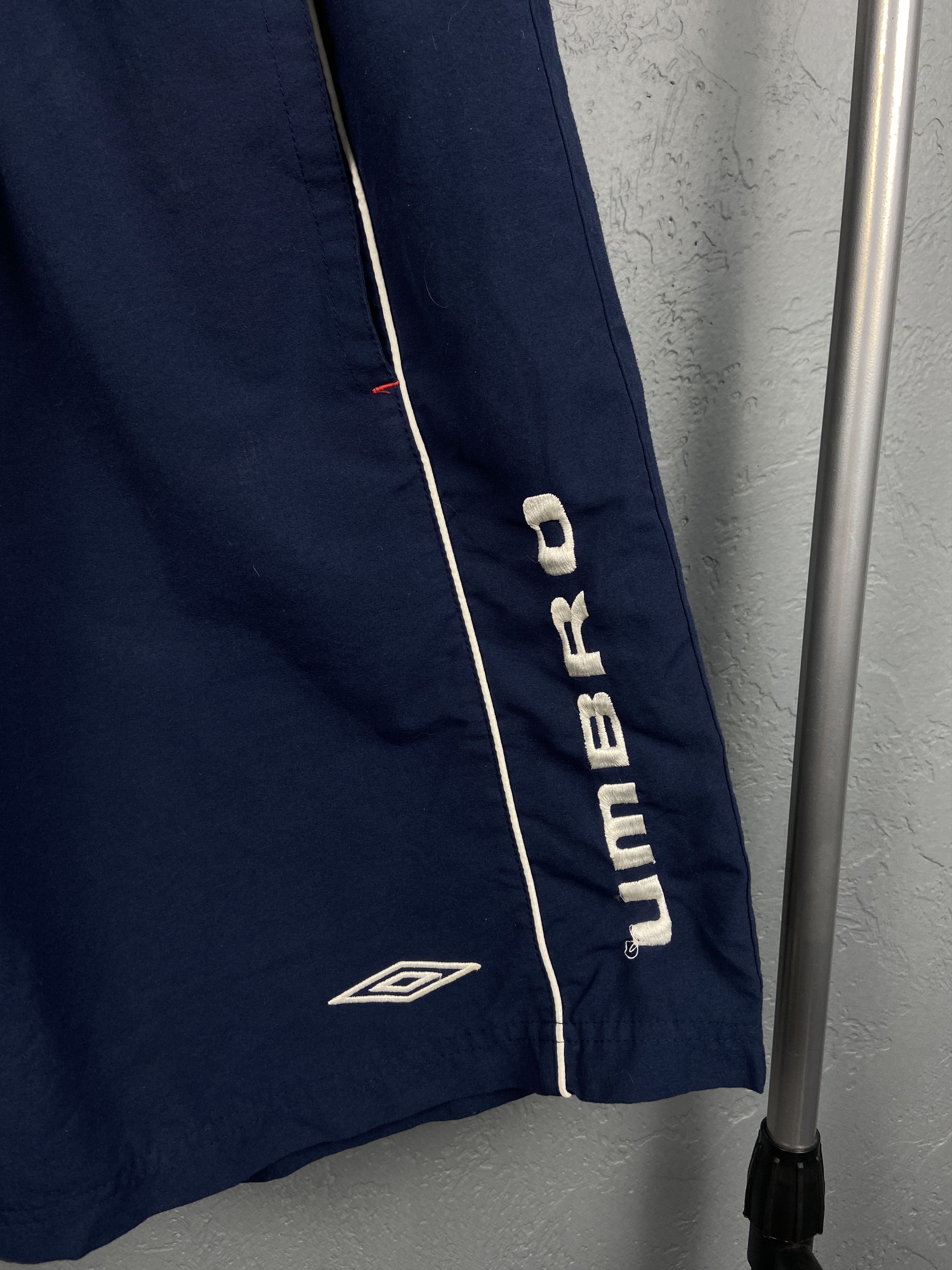 Umbro Umbro Vintage Mens Nylon Shorts Size US 34 / EU 50 - 2 Thumbnail