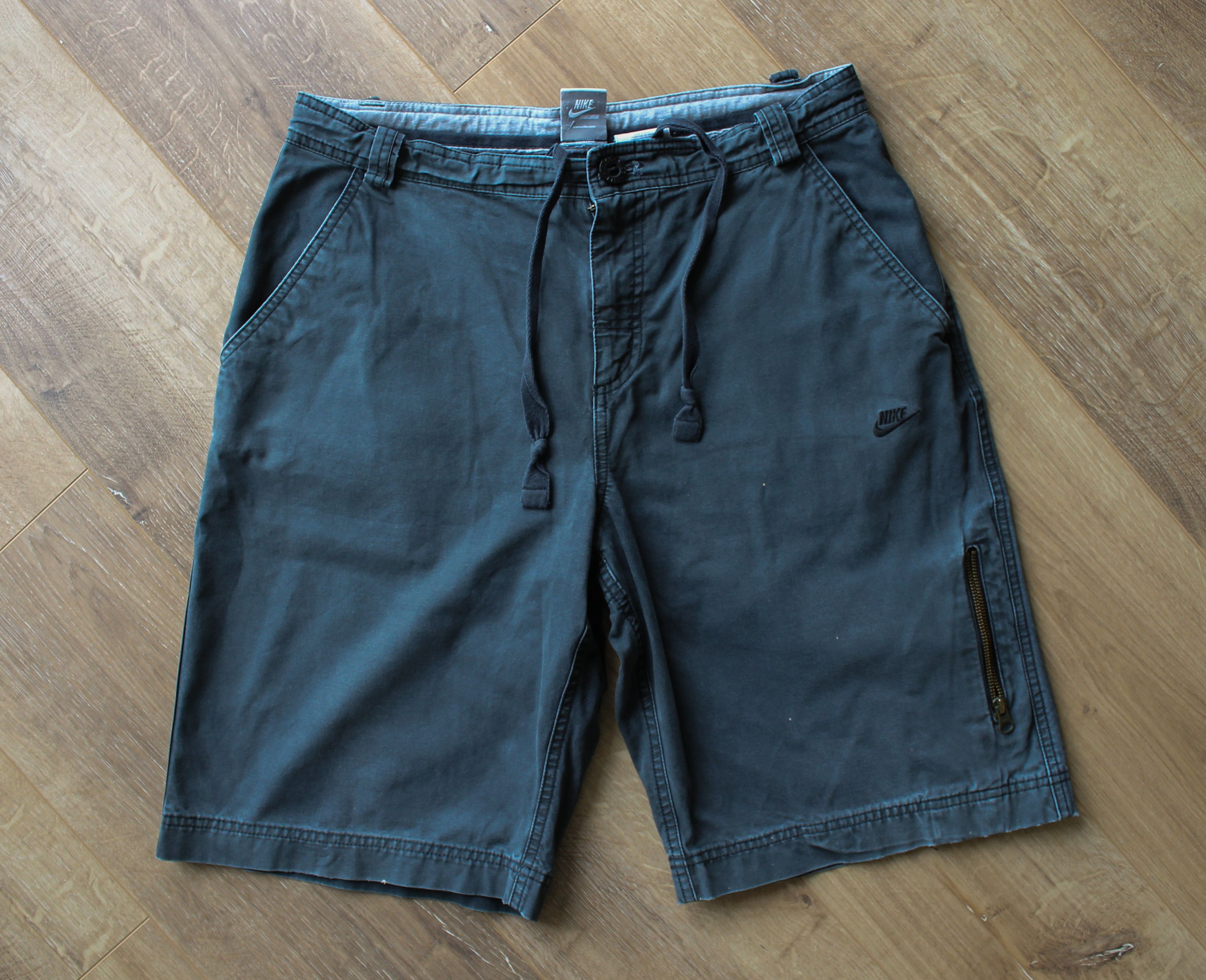 Nike Viintage Nike embroidered swoosh cargo shorts Size US 33 - 2 Thumbnail