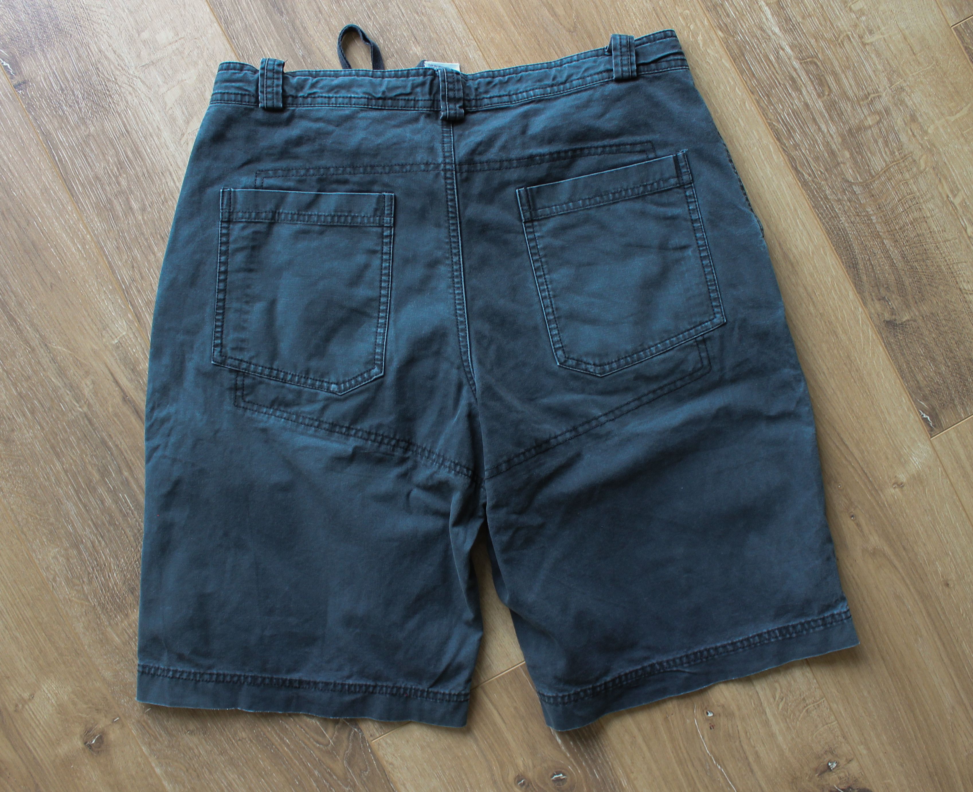 Nike Viintage Nike embroidered swoosh cargo shorts Size US 33 - 4 Thumbnail