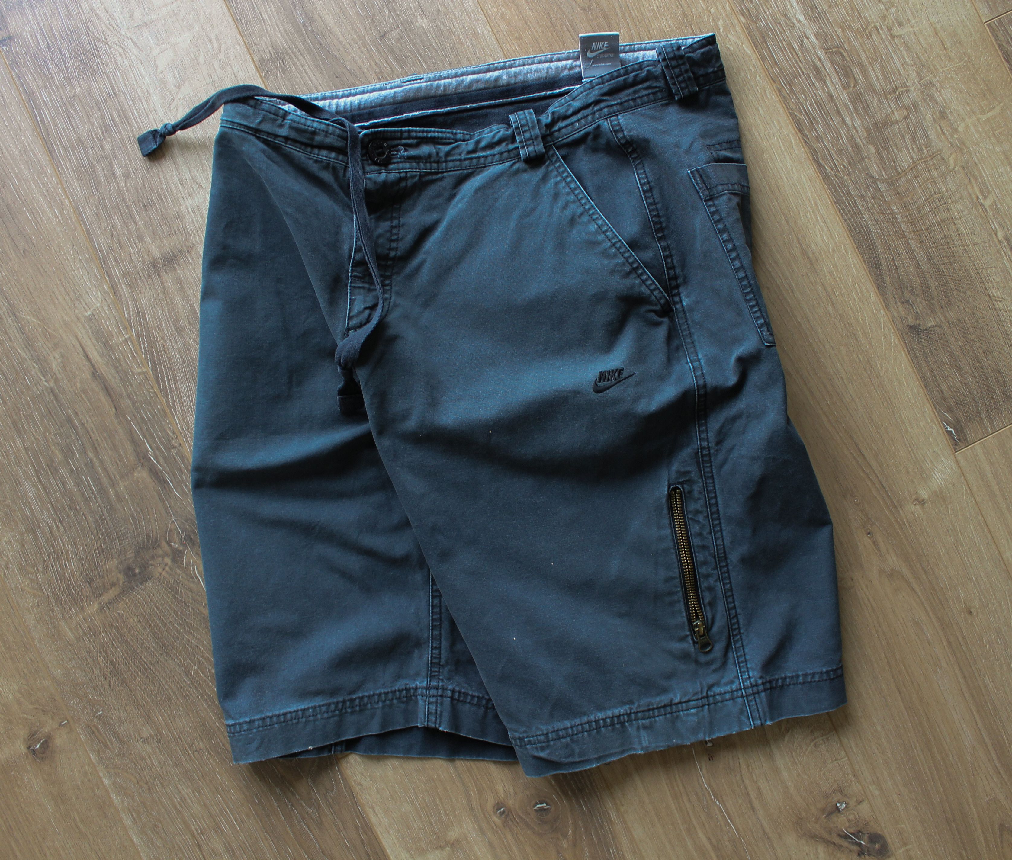 Nike Viintage Nike embroidered swoosh cargo shorts Size US 33 - 3 Thumbnail