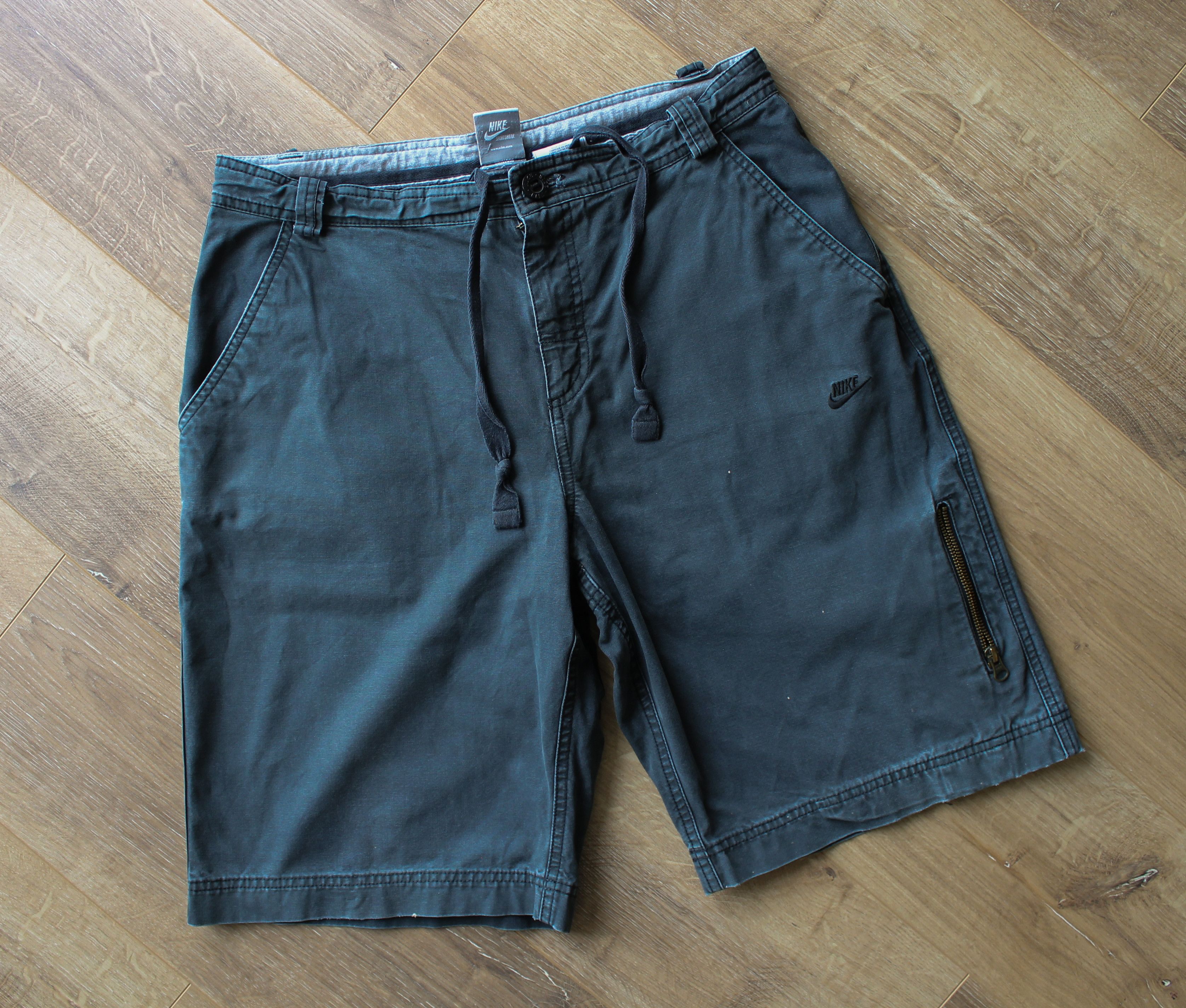 Nike Viintage Nike embroidered swoosh cargo shorts Size US 33 - 1 Thumbnail