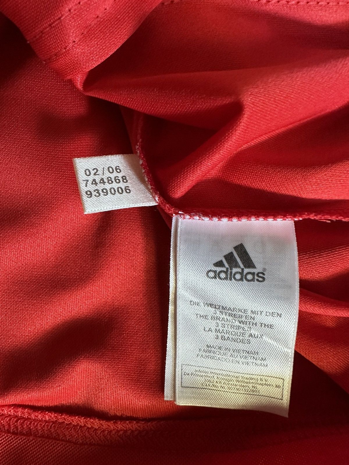 Vintage Vintage adidas Deutschland soccer jersey Germany size M red Size US M / EU 48-50 / 2 - 6 Thumbnail