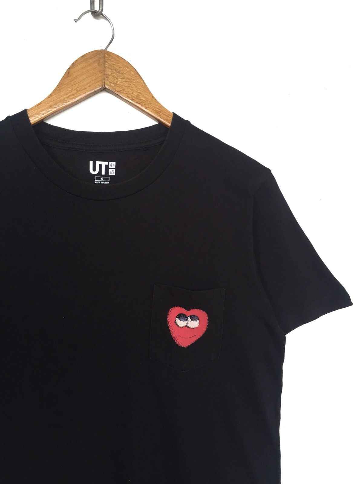 Kaws × Uniqlo Original Fake Kaws x Uniqlo Black Pocket Shirt Size US S / EU 44-46 / 1 - 2 Thumbnail