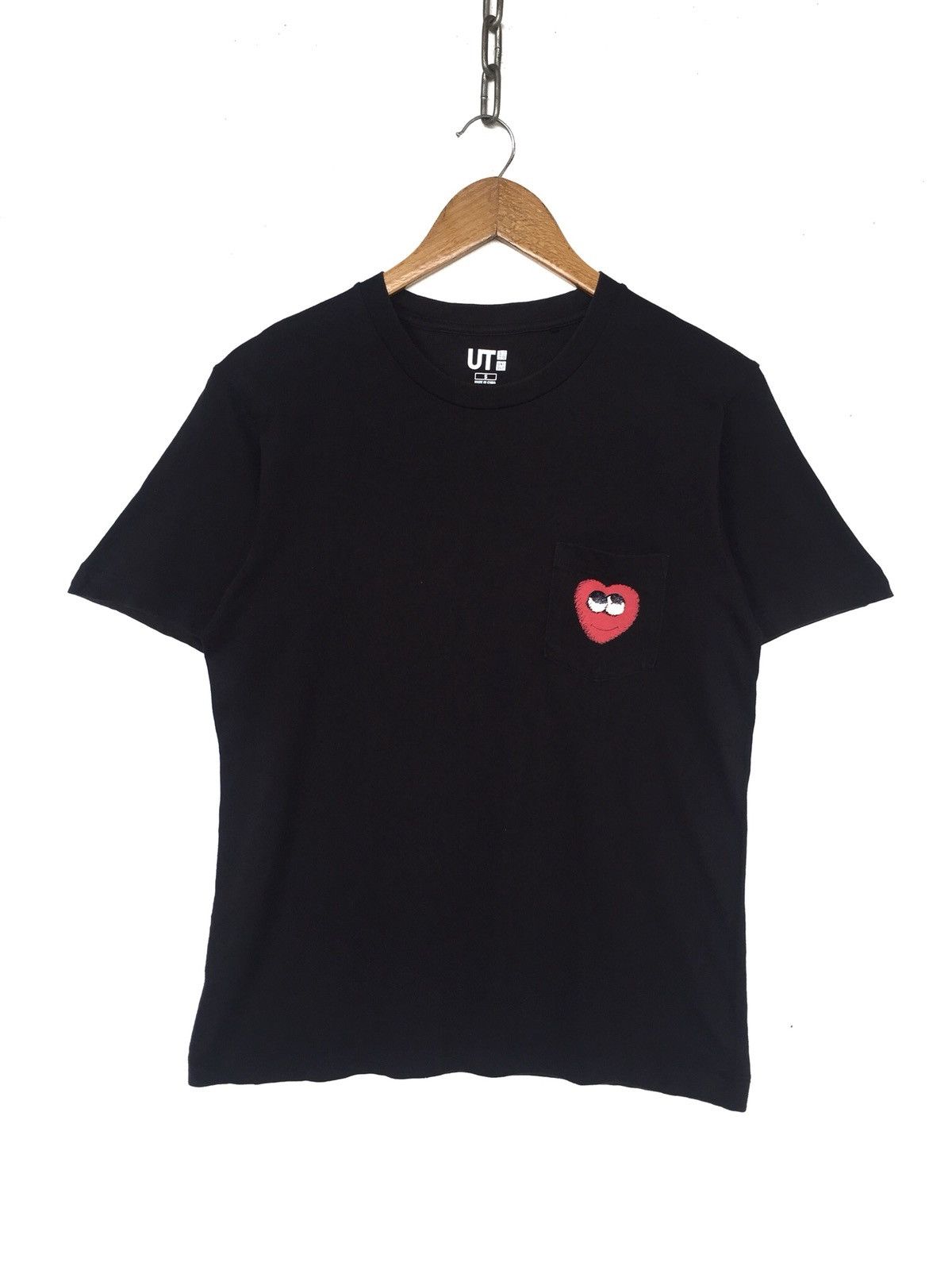 Kaws × Uniqlo Original Fake Kaws x Uniqlo Black Pocket Shirt Size US S / EU 44-46 / 1 - 3 Thumbnail