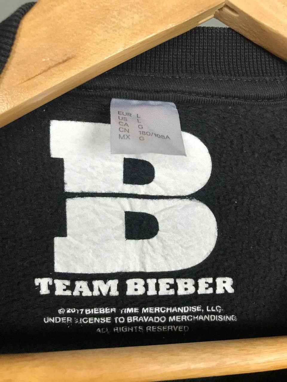Band Tees Justin Bieber TEAM vintage band tour overprinted sweatshirt Size US L / EU 52-54 / 3 - 3 Thumbnail