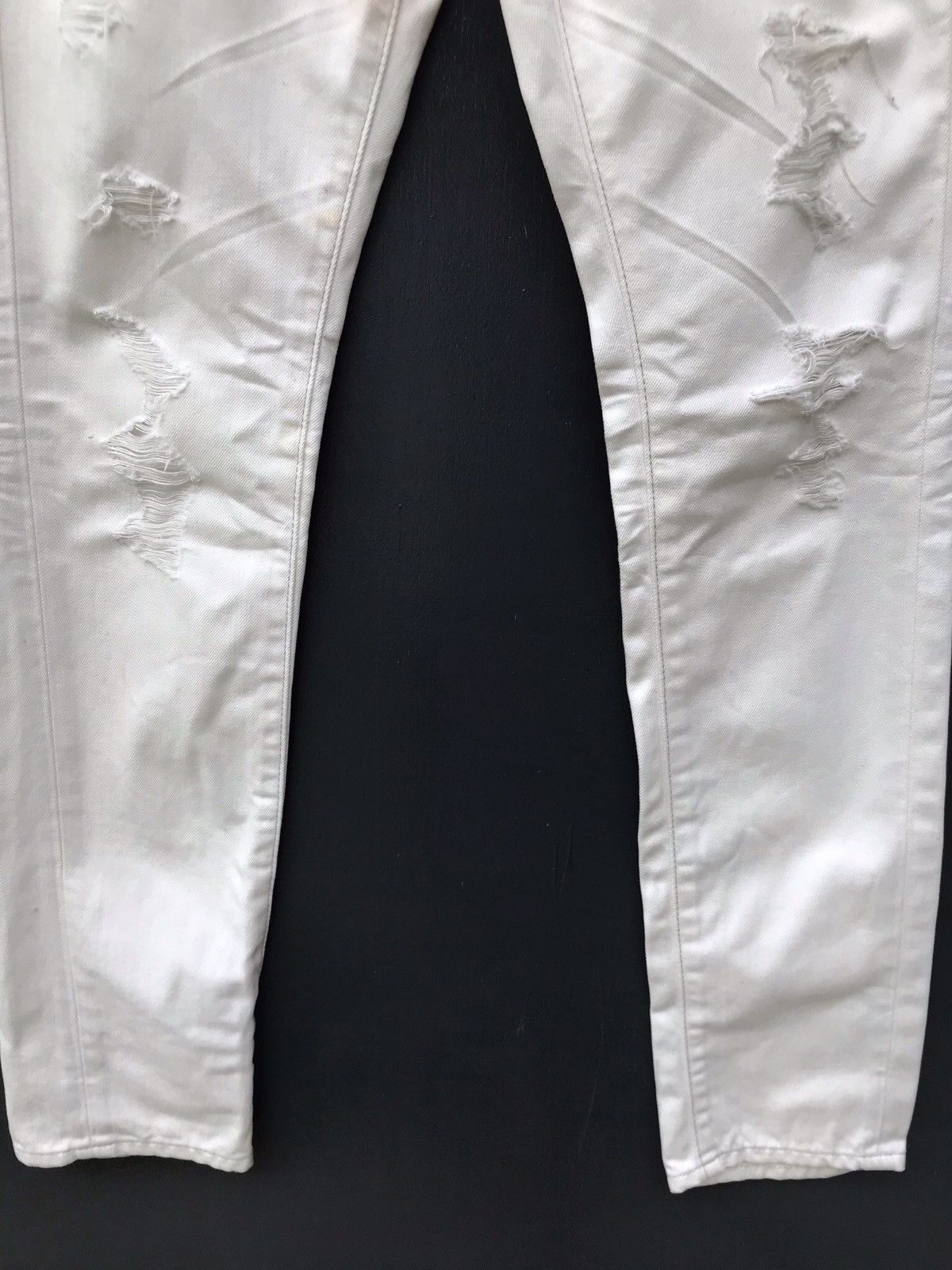 Japanese Brand × Vanquish Vanquish White Distressed Jeans Size US 29 - 8 Thumbnail