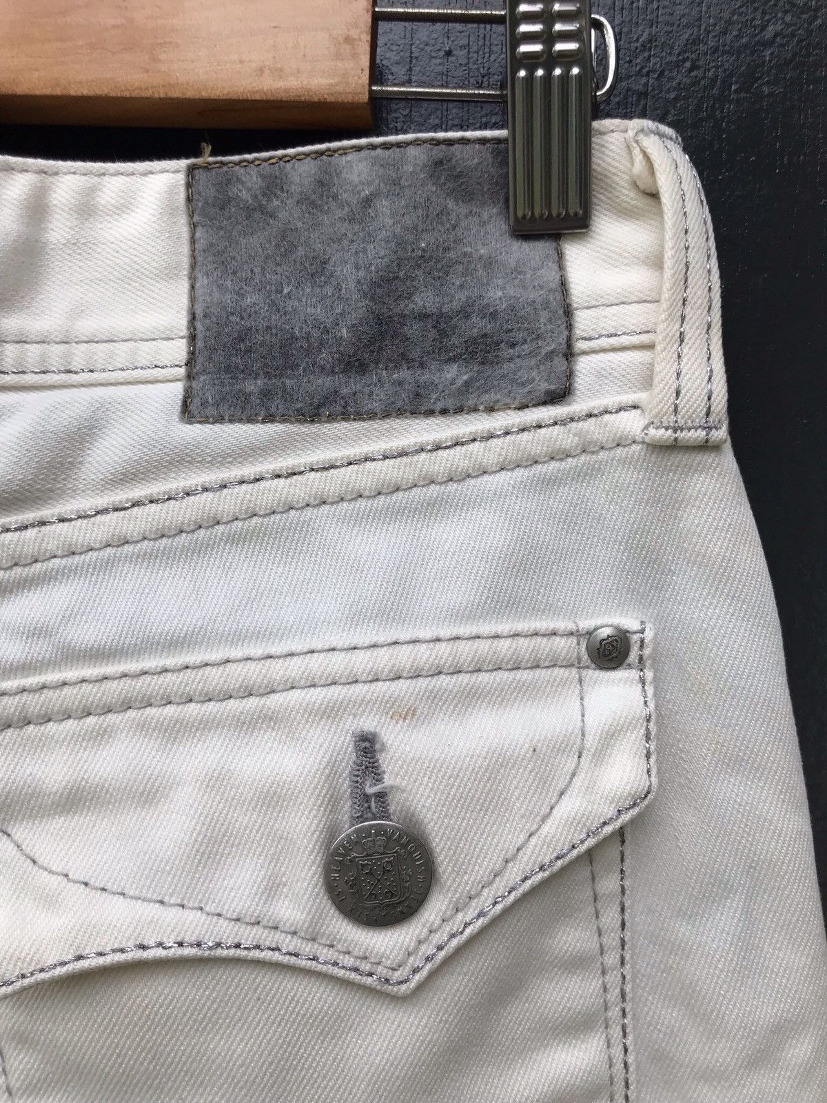 Japanese Brand × Vanquish Vanquish White Distressed Jeans Size US 29 - 12 Thumbnail