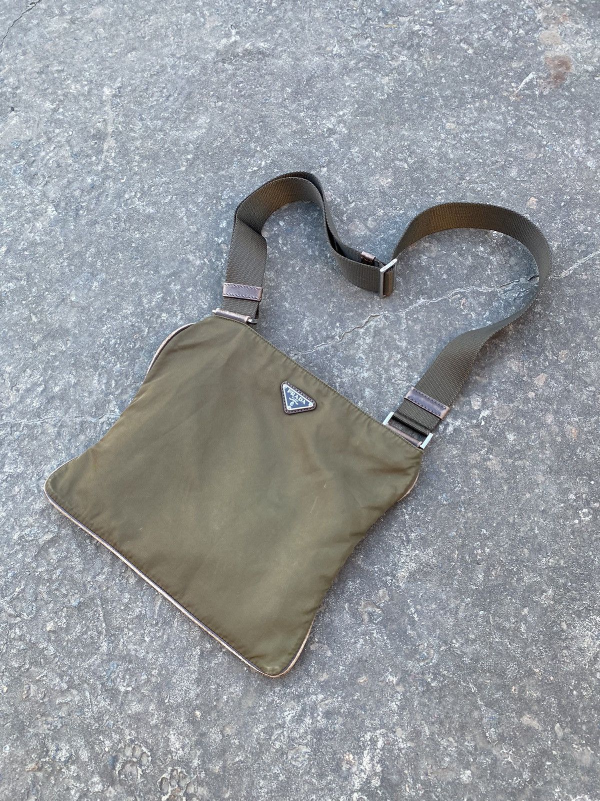 Prada Authentic Prada nylon crossbody faded bag os made in italy Size ONE SIZE - 2 Thumbnail