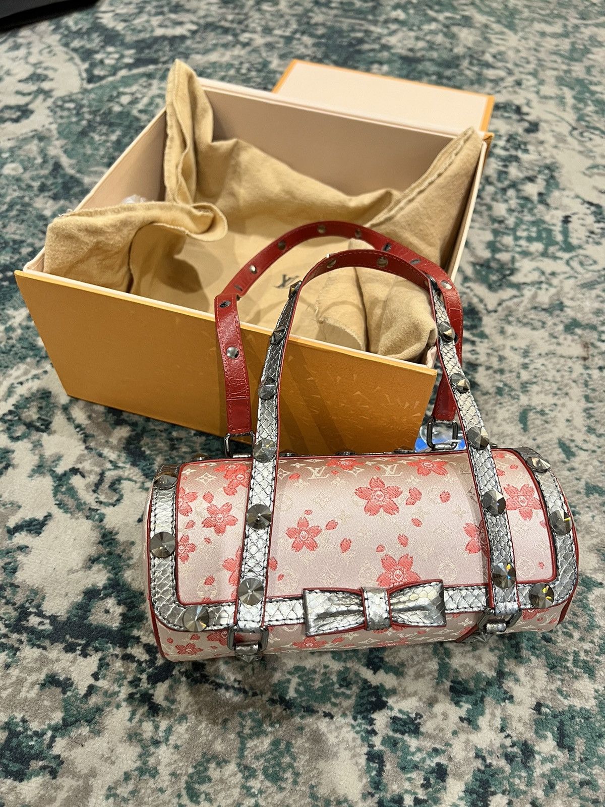 Louis Vuitton かか様 Louis Vuitton x Takashi Murakami cherry blossom papillon bag