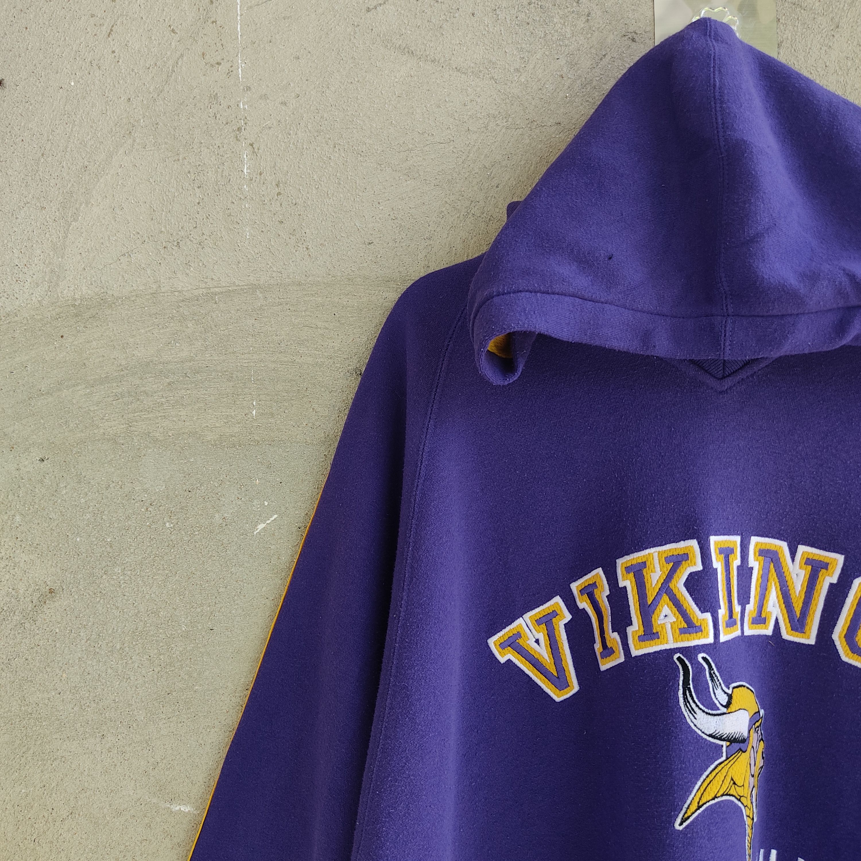 Lee × NFL × Vintage Lee Sport Viking Nfl Big Logo Emberoided Purple Hoodie Size US L / EU 52-54 / 3 - 6 Thumbnail