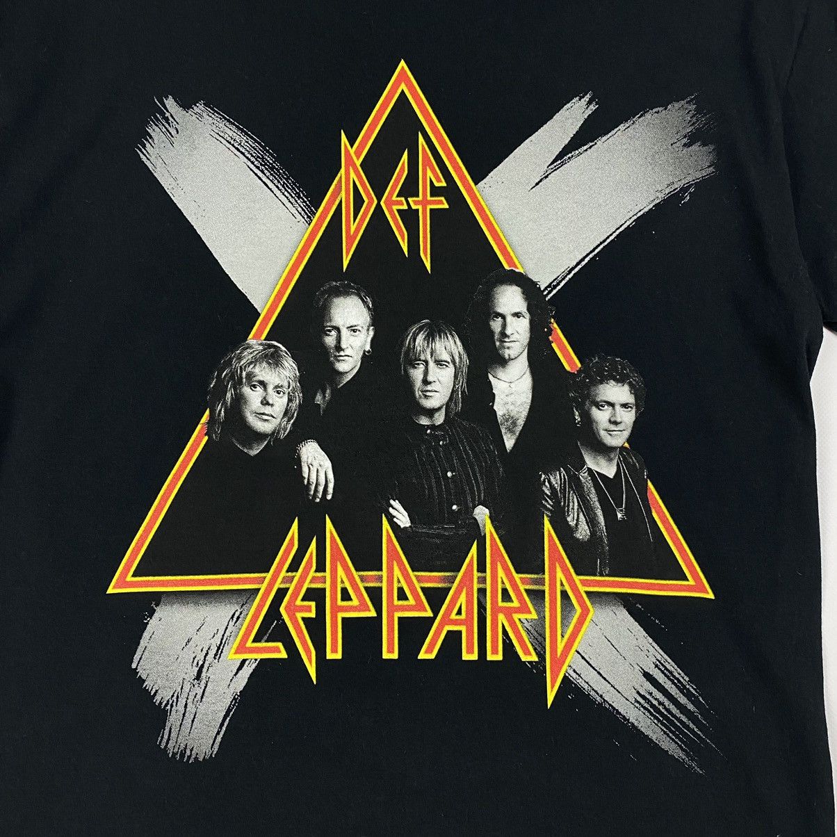 Band Tees 2002 Def Leppard World Tour T-Shirt Size US M / EU 48-50 / 2 - 4 Thumbnail