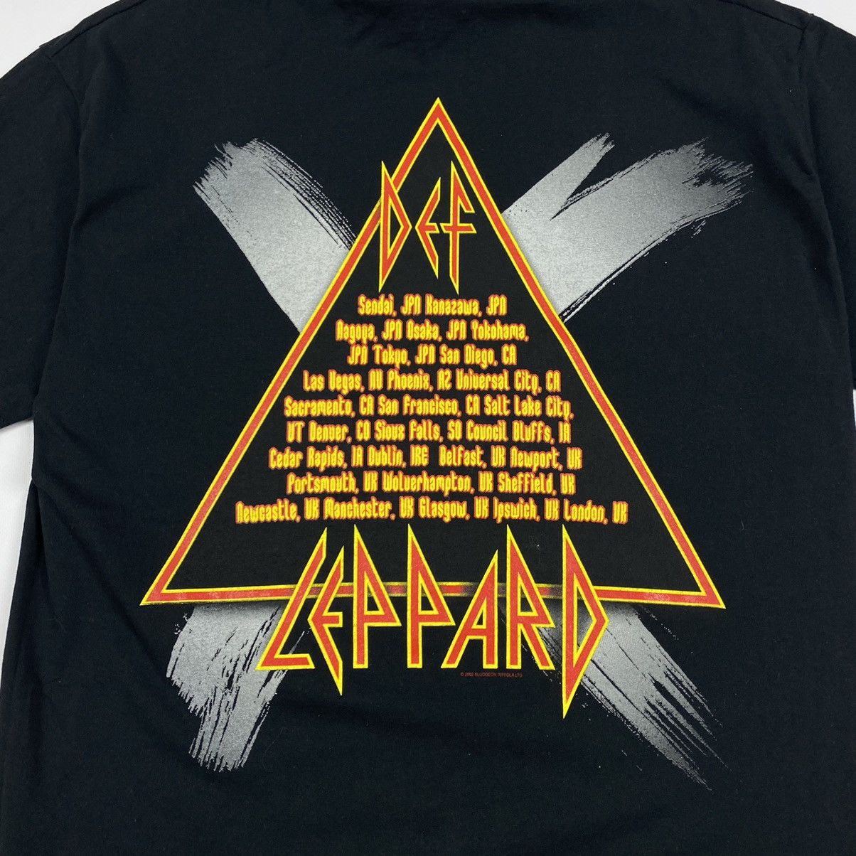 Band Tees 2002 Def Leppard World Tour T-Shirt Size US M / EU 48-50 / 2 - 8 Thumbnail