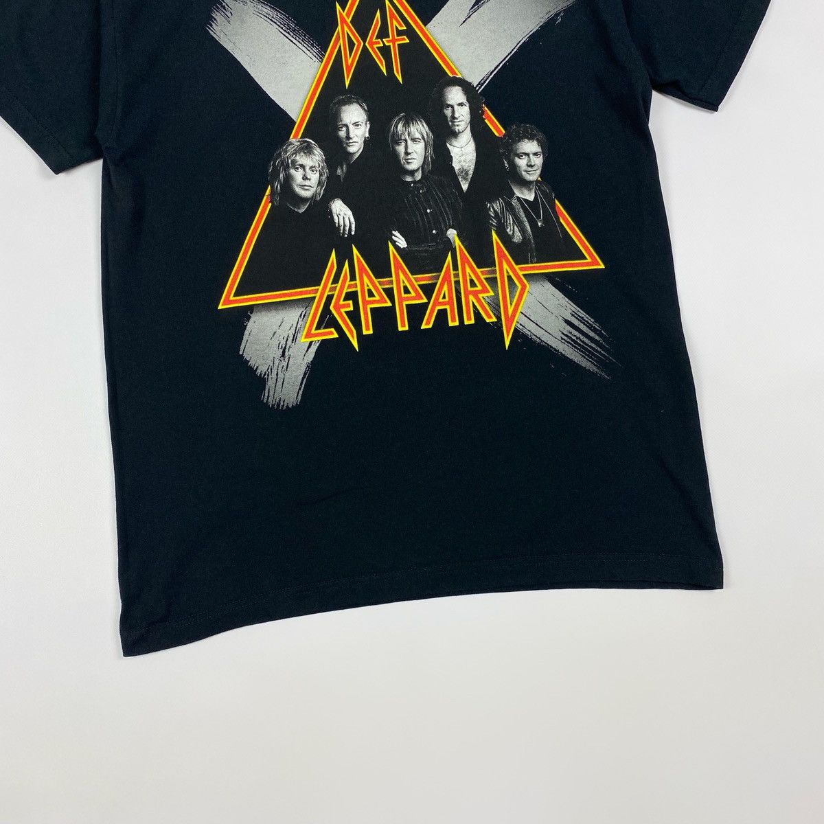 Band Tees 2002 Def Leppard World Tour T-Shirt Size US M / EU 48-50 / 2 - 2 Thumbnail