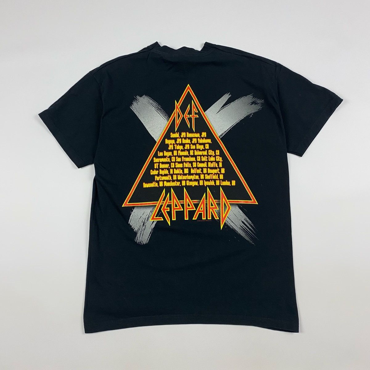Band Tees 2002 Def Leppard World Tour T-Shirt Size US M / EU 48-50 / 2 - 7 Thumbnail