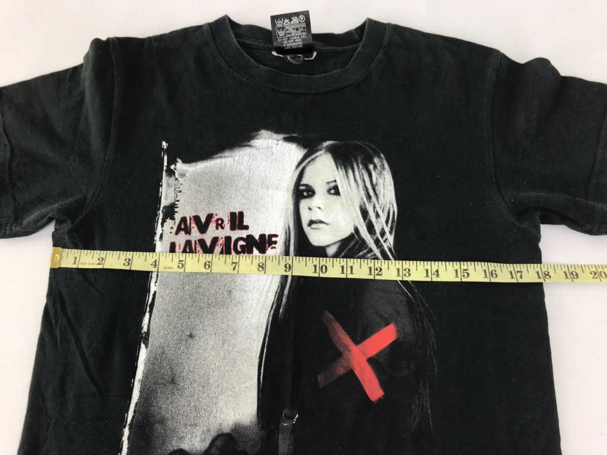 Band Tees × Vintage Avril Lavigne Under My Skin Japan Tour 2005 Tag Shoot Tee Size US S / EU 44-46 / 1 - 7 Thumbnail