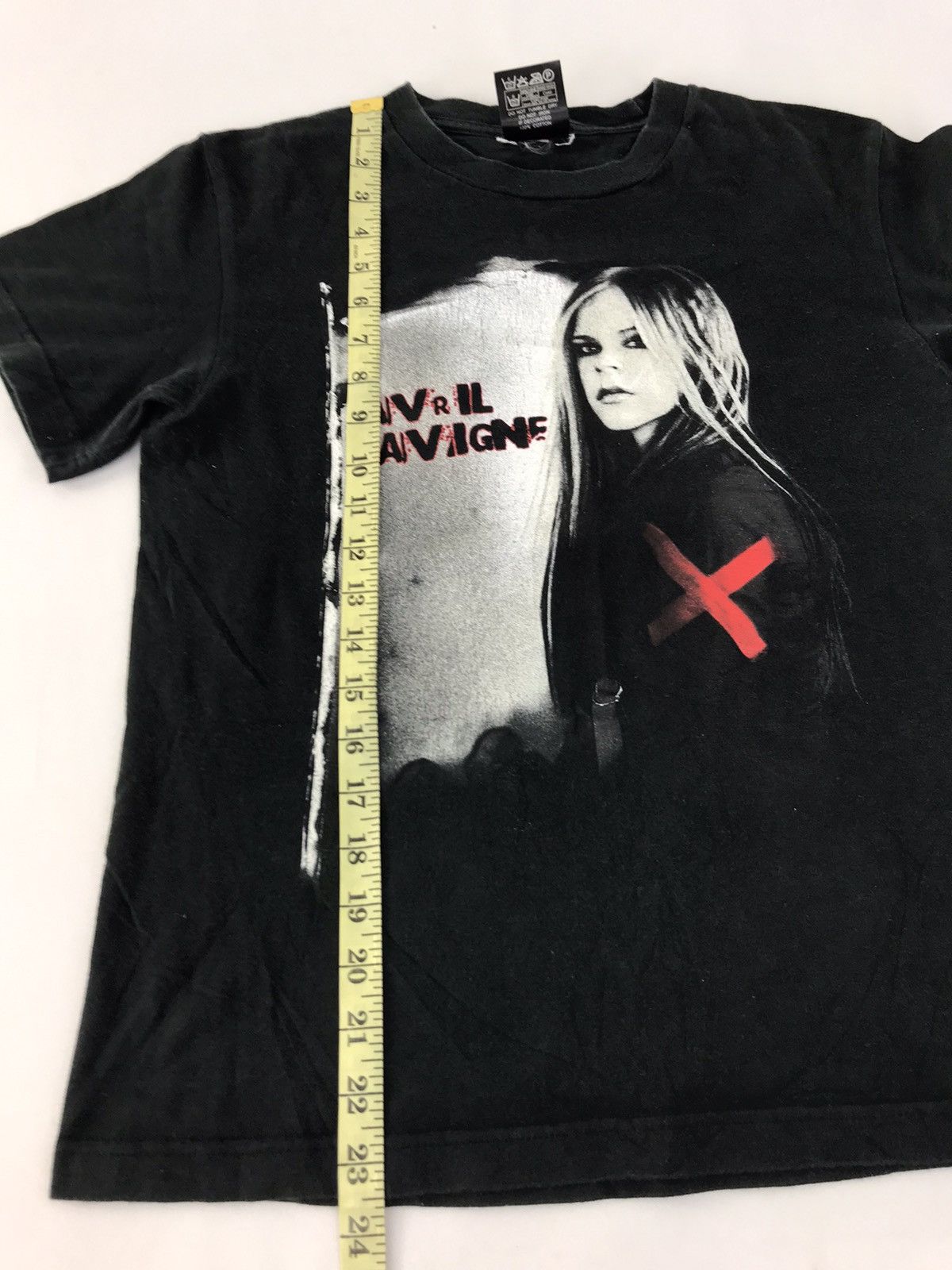 Band Tees × Vintage Avril Lavigne Under My Skin Japan Tour 2005 Tag Shoot Tee Size US S / EU 44-46 / 1 - 8 Thumbnail