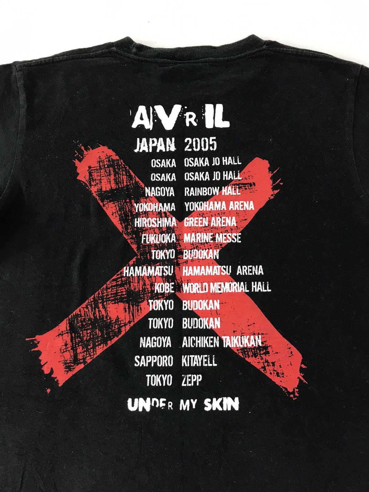 Band Tees × Vintage Avril Lavigne Under My Skin Japan Tour 2005 Tag Shoot Tee Size US S / EU 44-46 / 1 - 4 Thumbnail