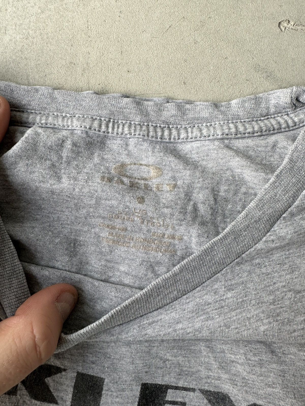 Oakley Rare Vintage Oakley Logo T-shirt Size US L / EU 52-54 / 3 - 2 Thumbnail