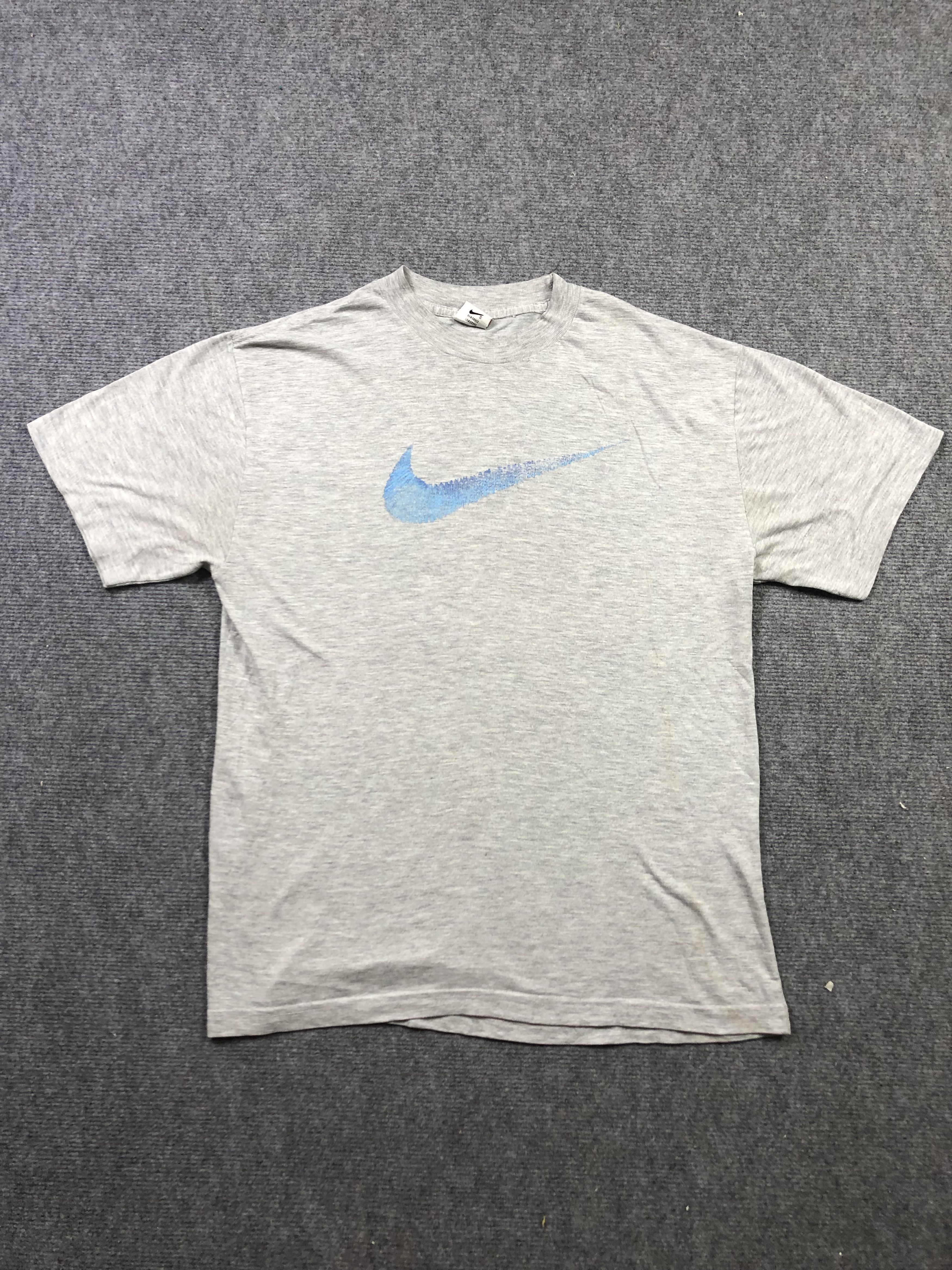 Vintage Vintage Nike Swoosh Tshirt Size US L / EU 52-54 / 3 - 1 Thumbnail
