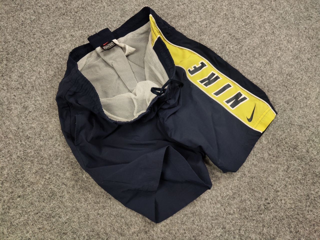 Nike Vintage 90's Nike Shorts Big Logo swoosh casual Streetwear Size US 34 / EU 50 - 7 Thumbnail