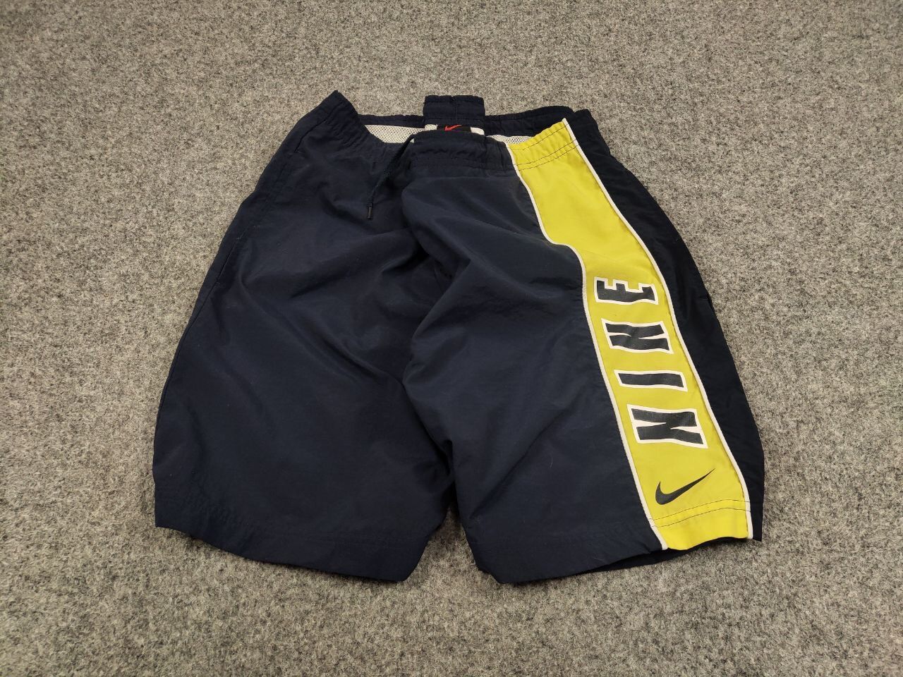 Nike Vintage 90's Nike Shorts Big Logo swoosh casual Streetwear Size US 34 / EU 50 - 4 Thumbnail