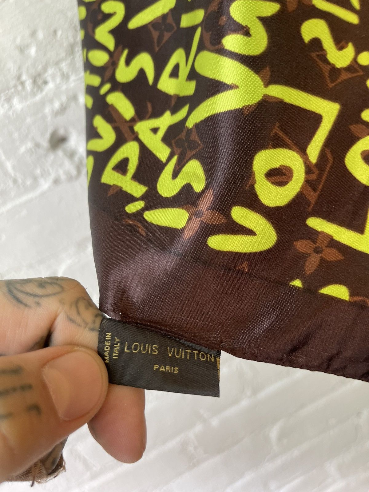 Louis Vuitton × Stephen Sprouse LV Louis Vuitton SPROUSE GRAFFITI BANDANA SCARF NEW Size ONE SIZE - 5 Thumbnail