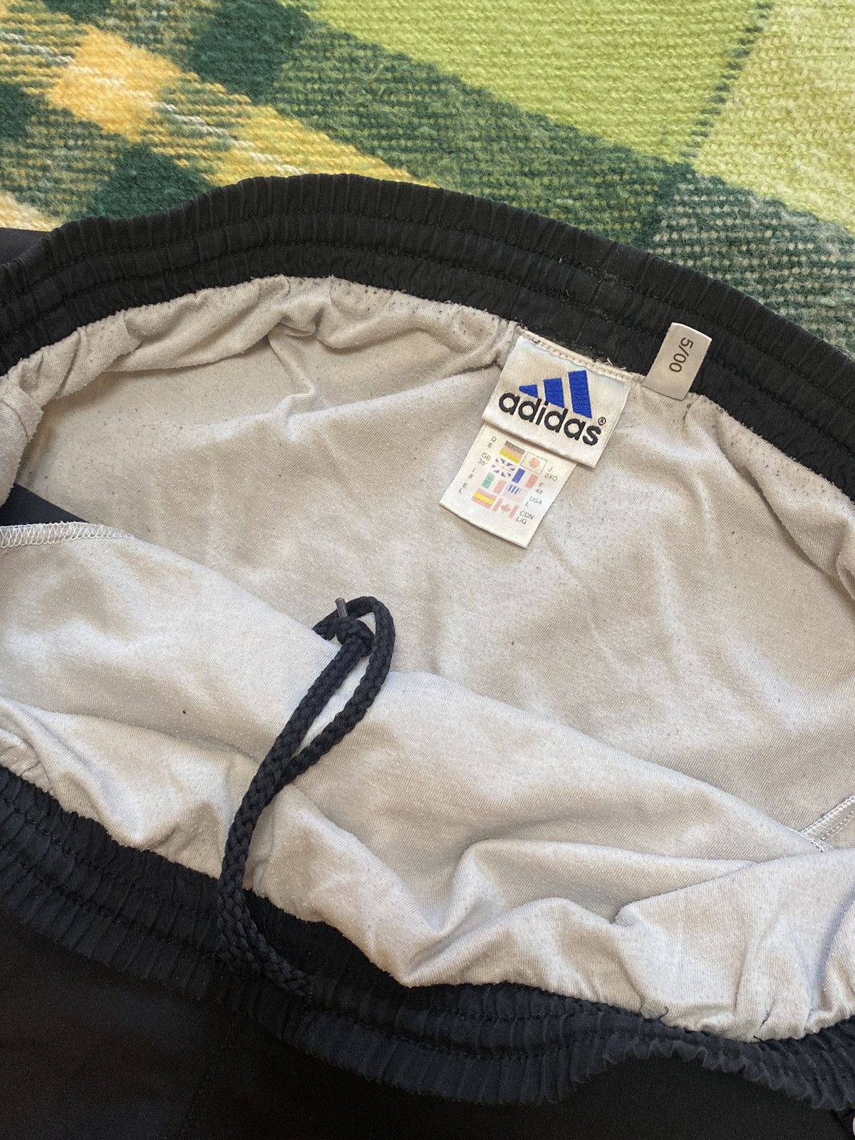 Adidas Vintage Adidas shorts streetwear y2k casual style size L Size US 34 / EU 50 - 5 Thumbnail
