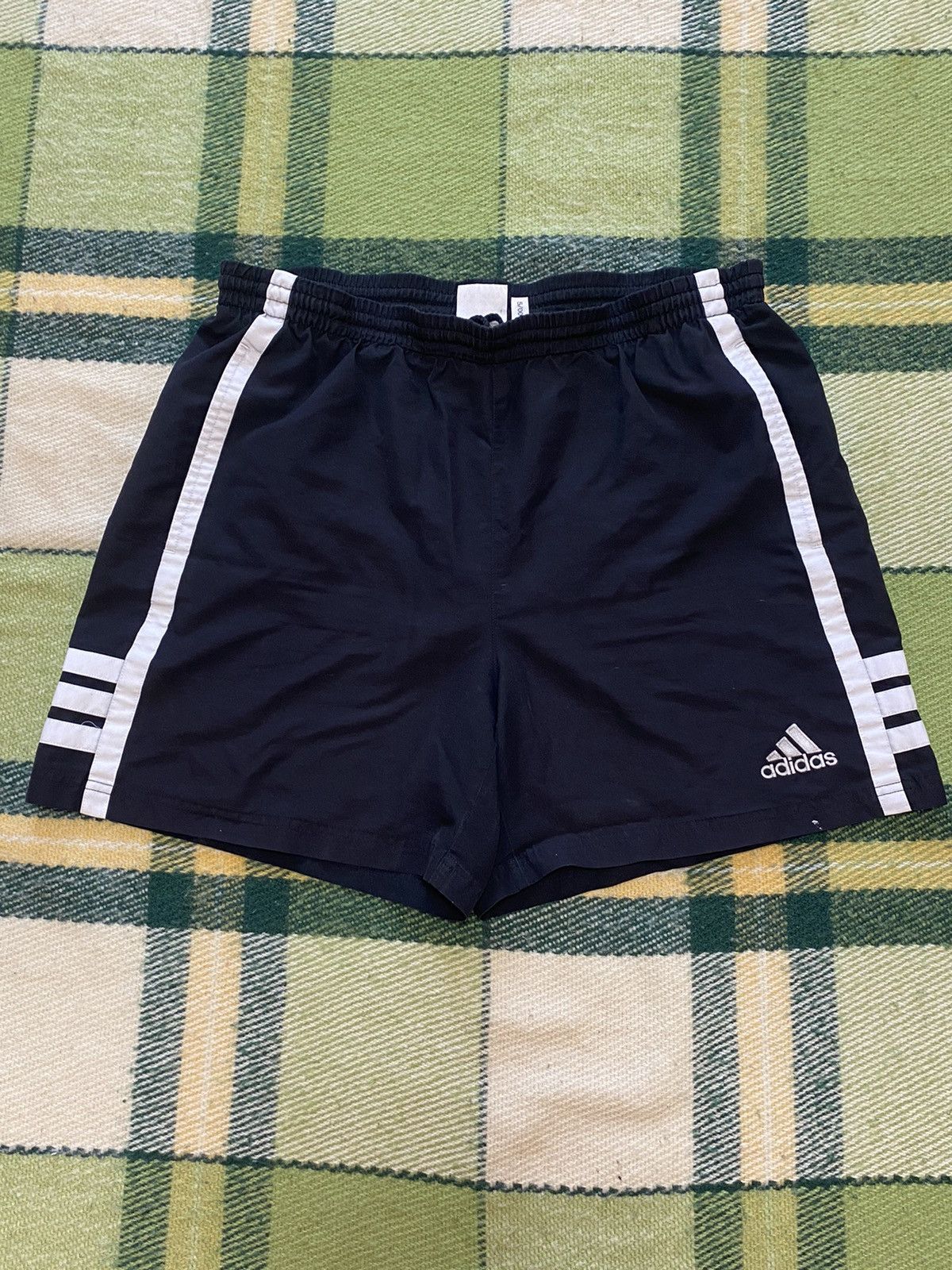 Adidas Vintage Adidas shorts streetwear y2k casual style size L Size US 34 / EU 50 - 1 Thumbnail