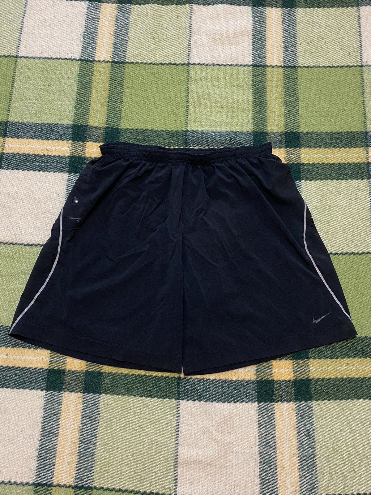Nike Vintage Nike shorts streetwear swoosh casual y2k size M Size US 32 / EU 48 - 1 Thumbnail