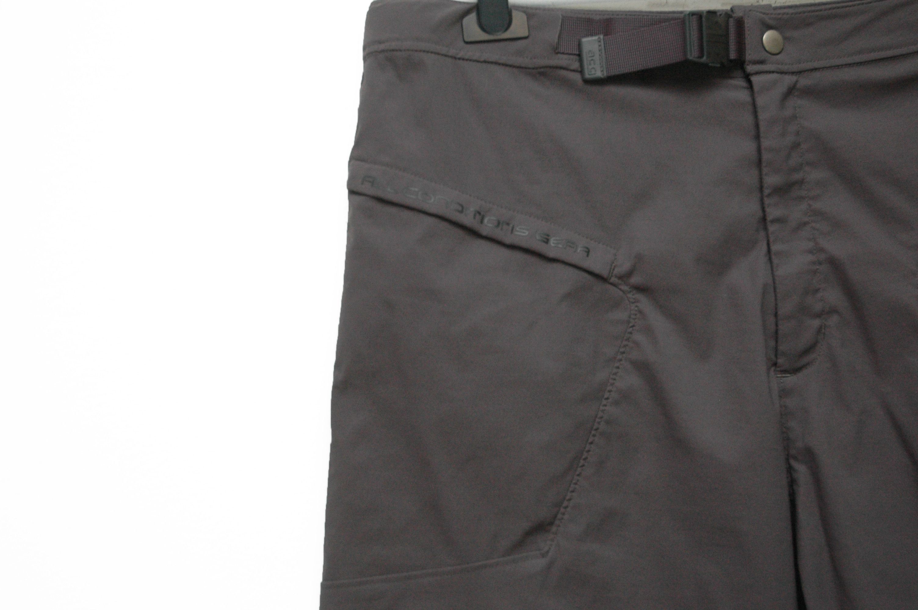 Nike ACG Vintage Nike ACG Cargo Shorts Dry Fit Size XL Size US 36 / EU 52 - 3 Thumbnail