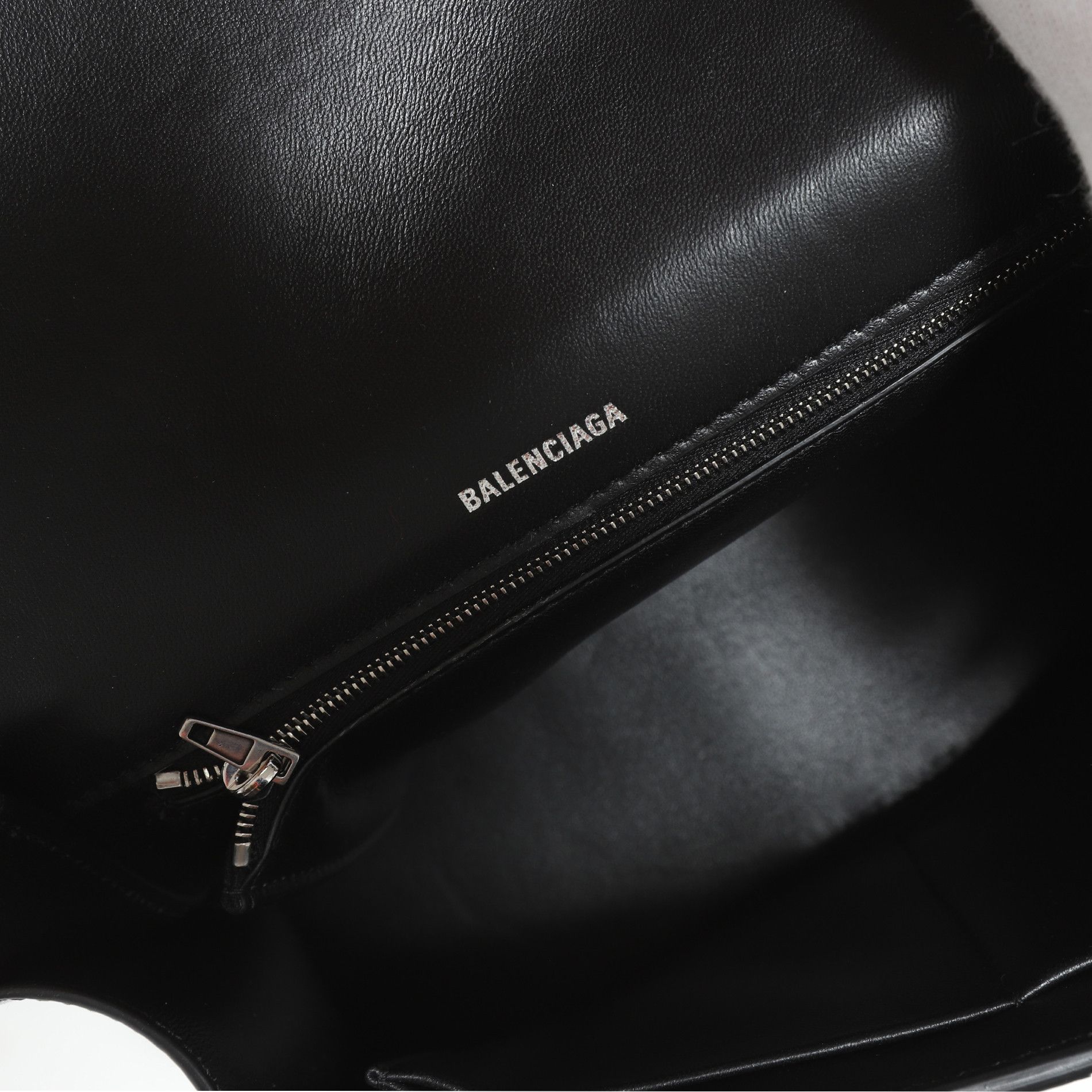 Adidas × Balenciaga SS23 Unreleased Prototype Hourglass Bag Size ONE SIZE - 8 Thumbnail