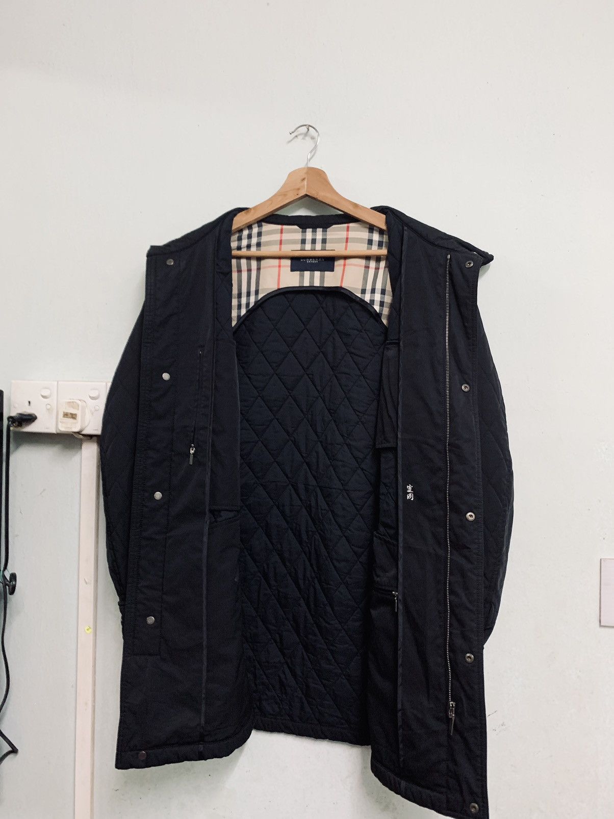 Burberry BURBERRY LONDON RELAXED FIT DIAMOND QUILTED JACKET Size US XL / EU 56 / 4 - 11 Thumbnail