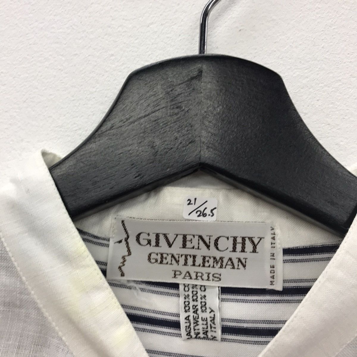 Givenchy × Vintage Rare!! Vintage Givenchy single pocket Tee Size US S / EU 44-46 / 1 - 12 Thumbnail