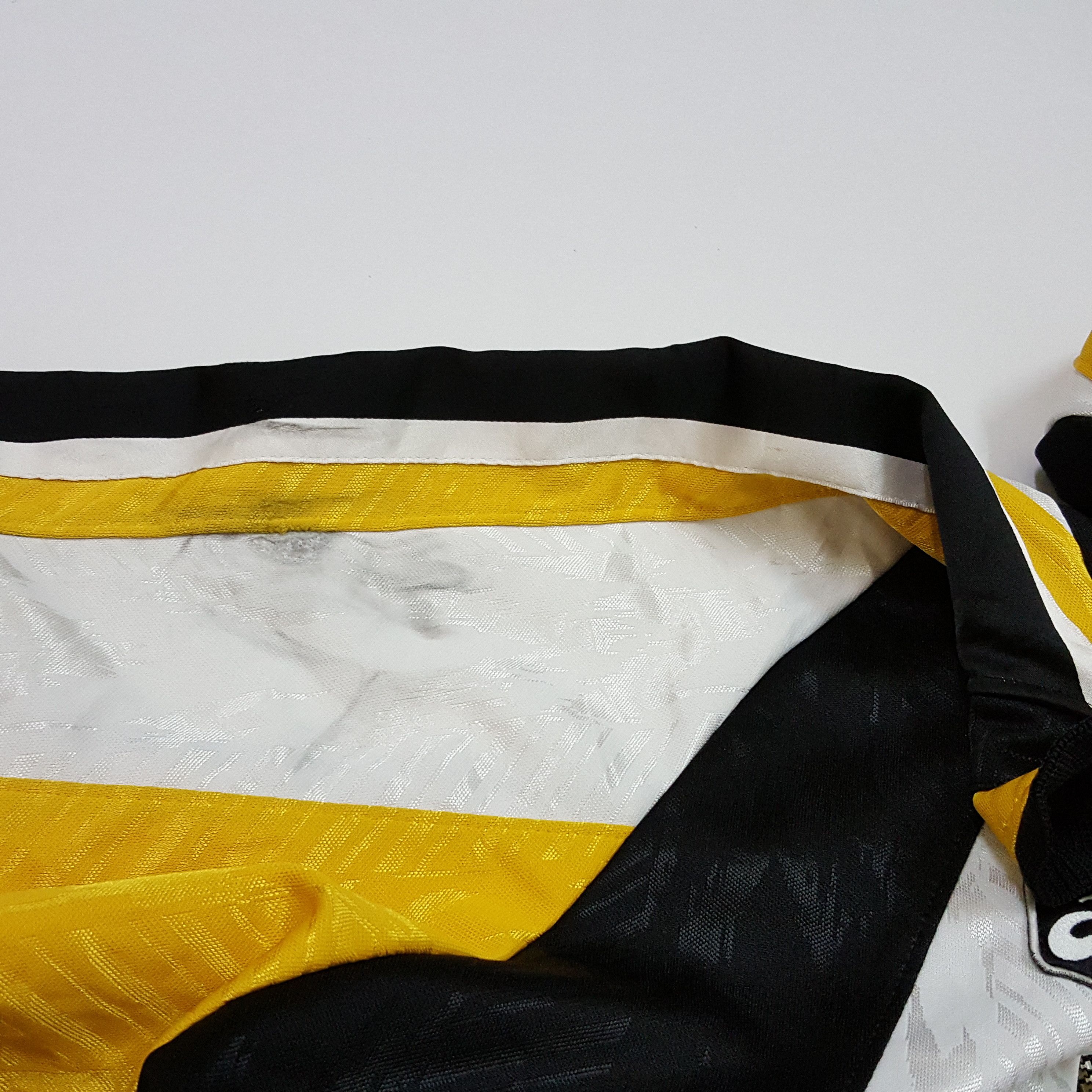 Asics × Japanese Brand × Vintage Vintage asics big logo nice colour jacket made in japan Size US L / EU 52-54 / 3 - 4 Thumbnail