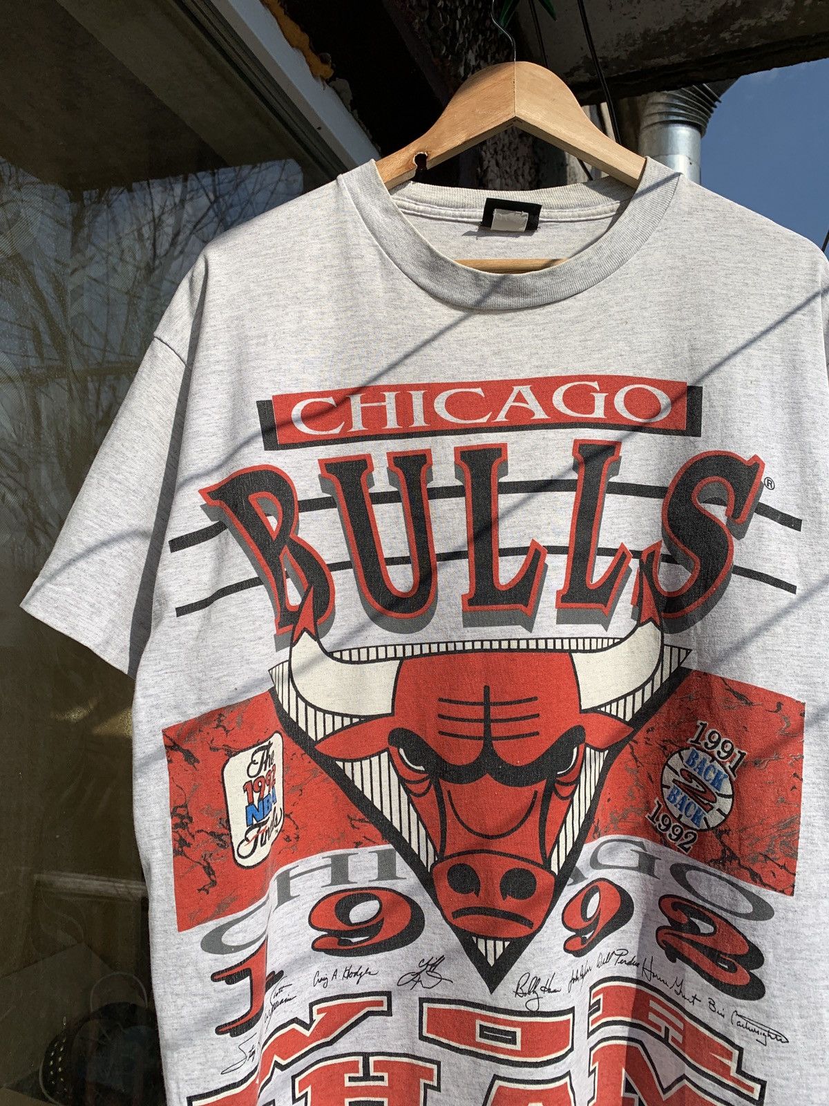 NBA 1992 Vintage Chicago Bulls World Champions NBA Changes Tee Size US XL / EU 56 / 4 - 3 Thumbnail