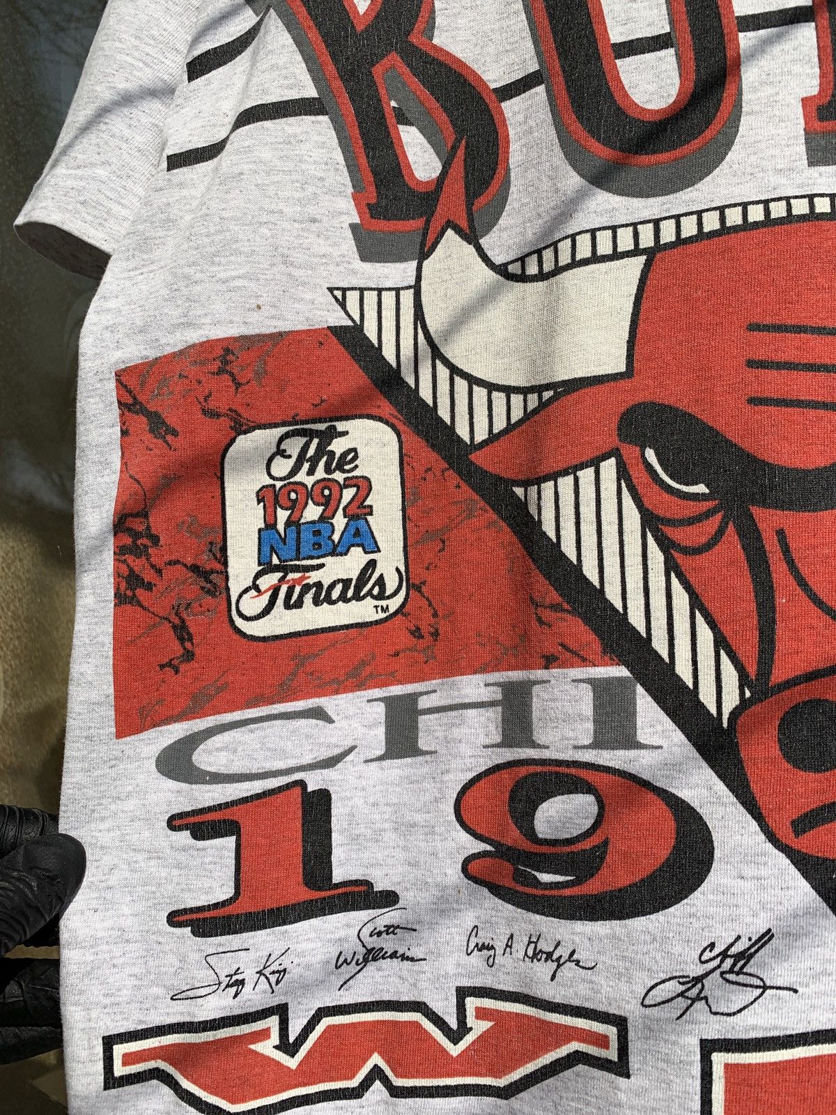 NBA 1992 Vintage Chicago Bulls World Champions NBA Changes Tee Size US XL / EU 56 / 4 - 8 Thumbnail