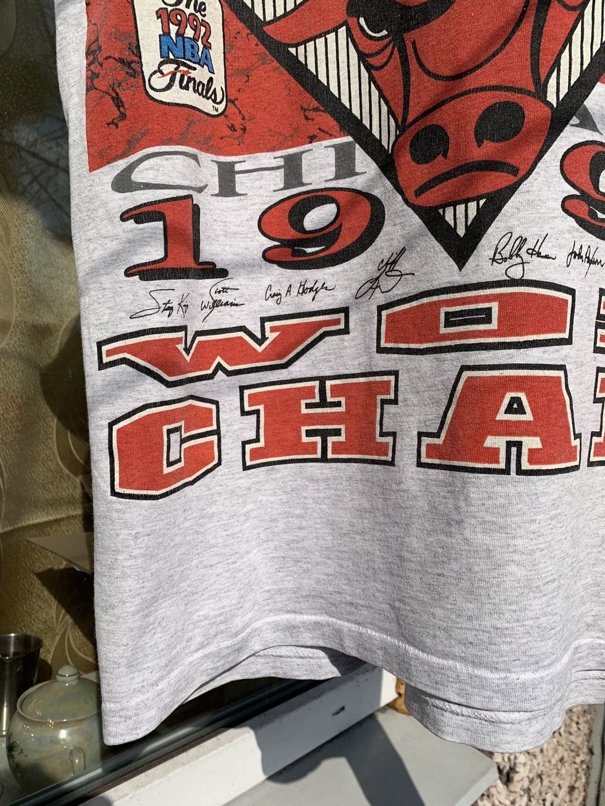 NBA 1992 Vintage Chicago Bulls World Champions NBA Changes Tee Size US XL / EU 56 / 4 - 6 Thumbnail