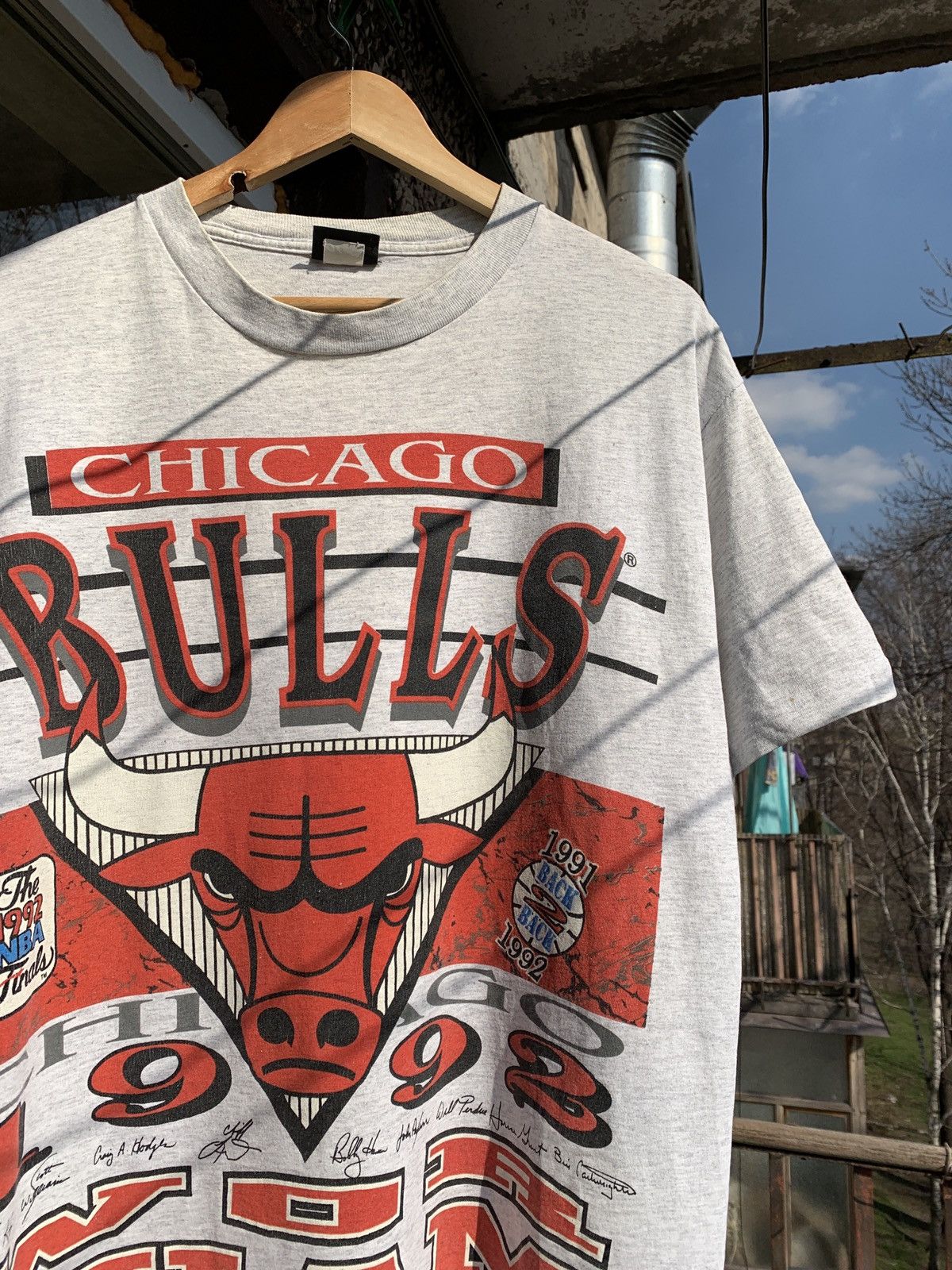 NBA 1992 Vintage Chicago Bulls World Champions NBA Changes Tee Size US XL / EU 56 / 4 - 4 Thumbnail