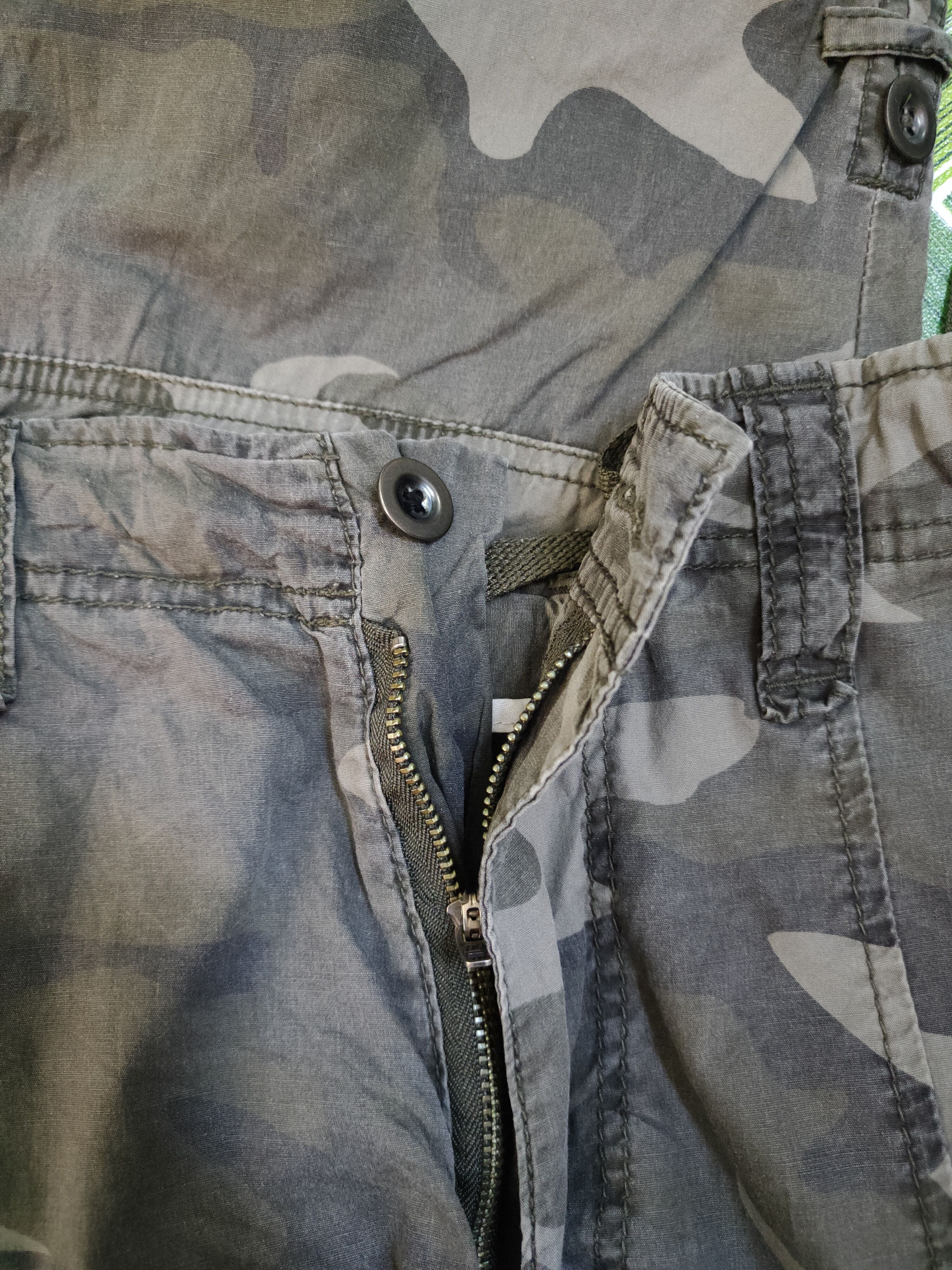 Uniqlo Uniqlo Camo Military Multipocket Cargo Pants #S763 Size US 31 - 12 Thumbnail