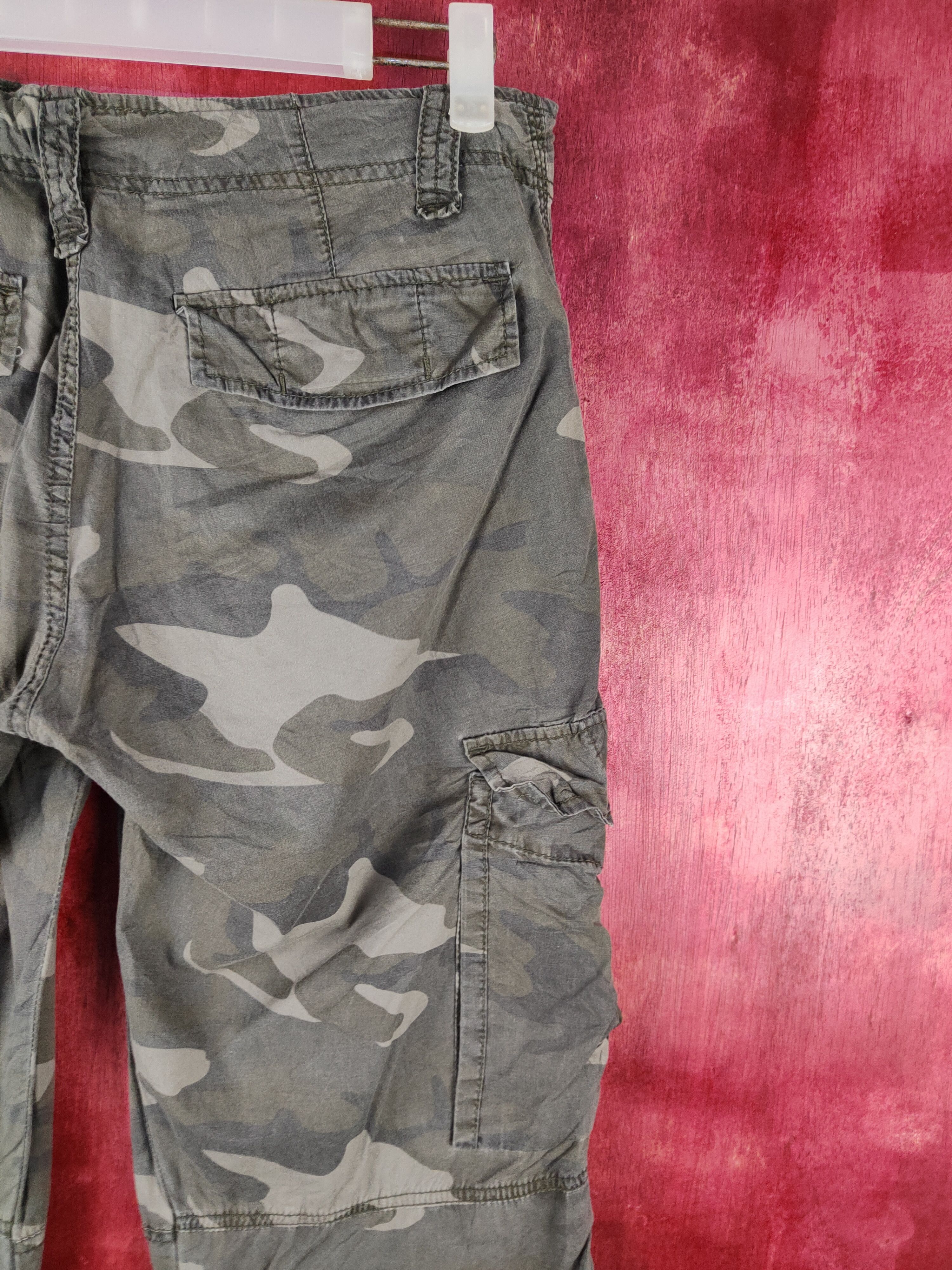 Uniqlo Uniqlo Camo Military Multipocket Cargo Pants #S763 Size US 31 - 10 Thumbnail