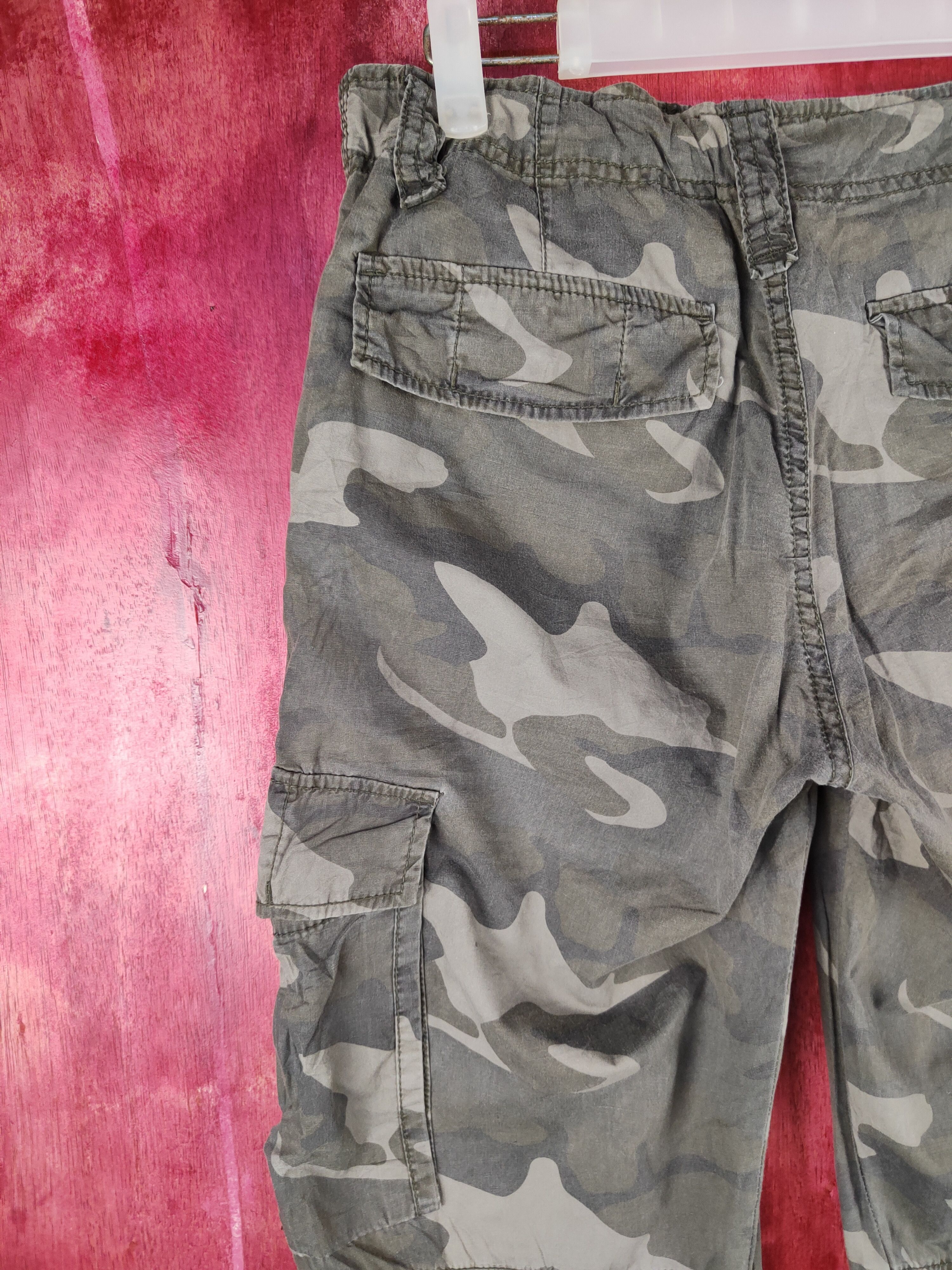Uniqlo Uniqlo Camo Military Multipocket Cargo Pants #S763 Size US 31 - 8 Thumbnail