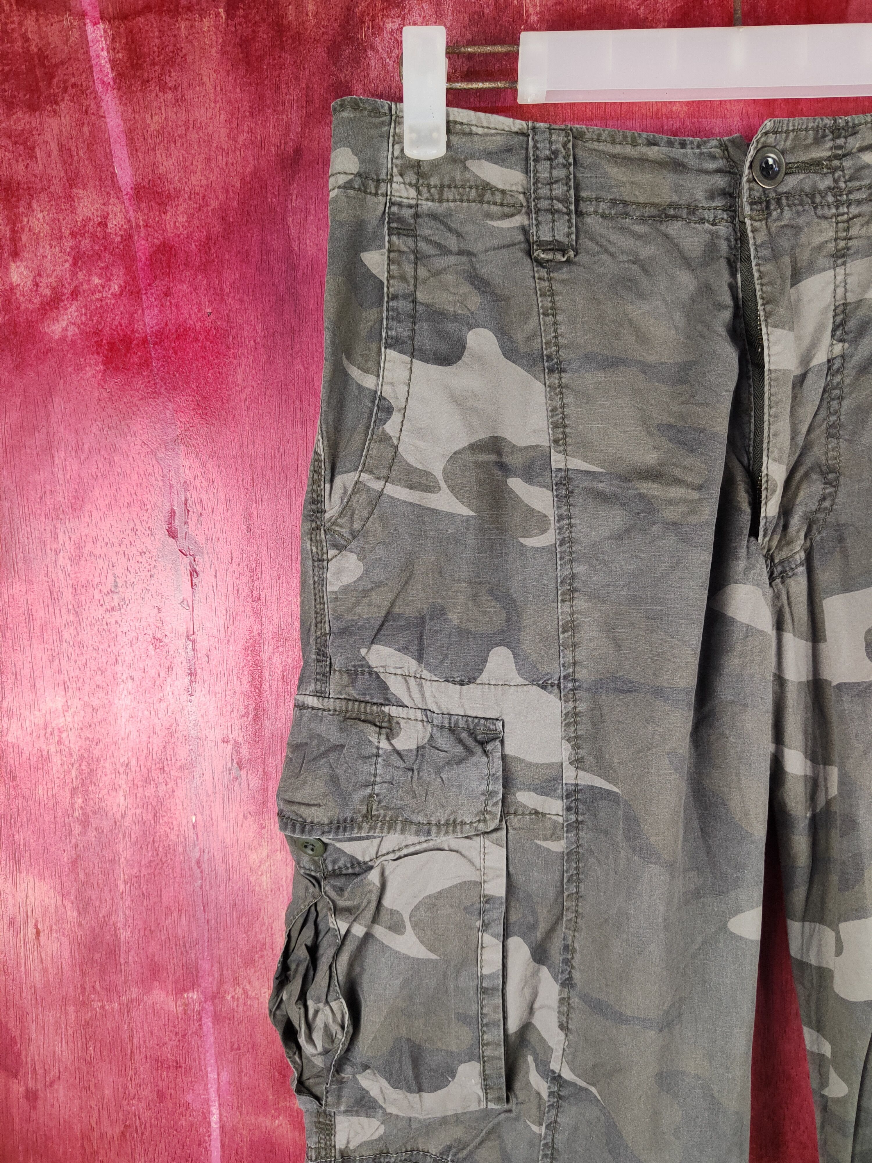 Uniqlo Uniqlo Camo Military Multipocket Cargo Pants #S763 Size US 31 - 3 Thumbnail
